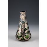 Vase ''Titania Dunkelblau mit Maigrün'' und Silberauflage