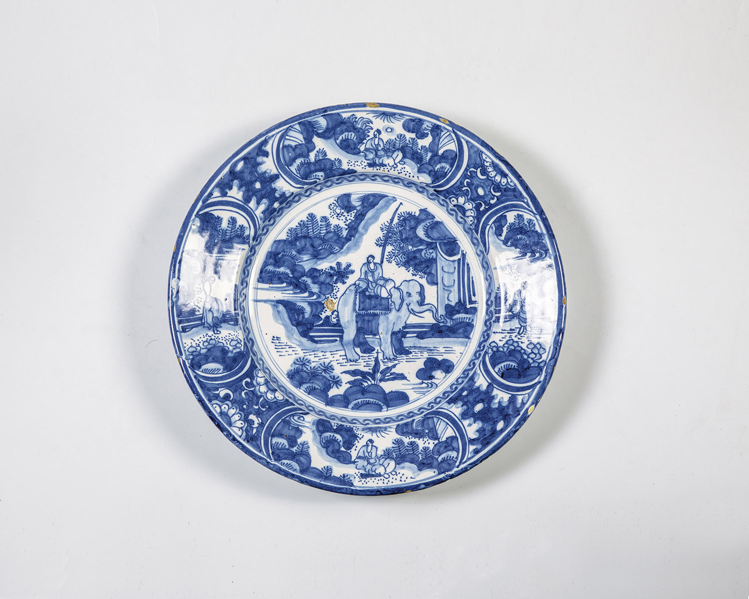 Plate with elephant