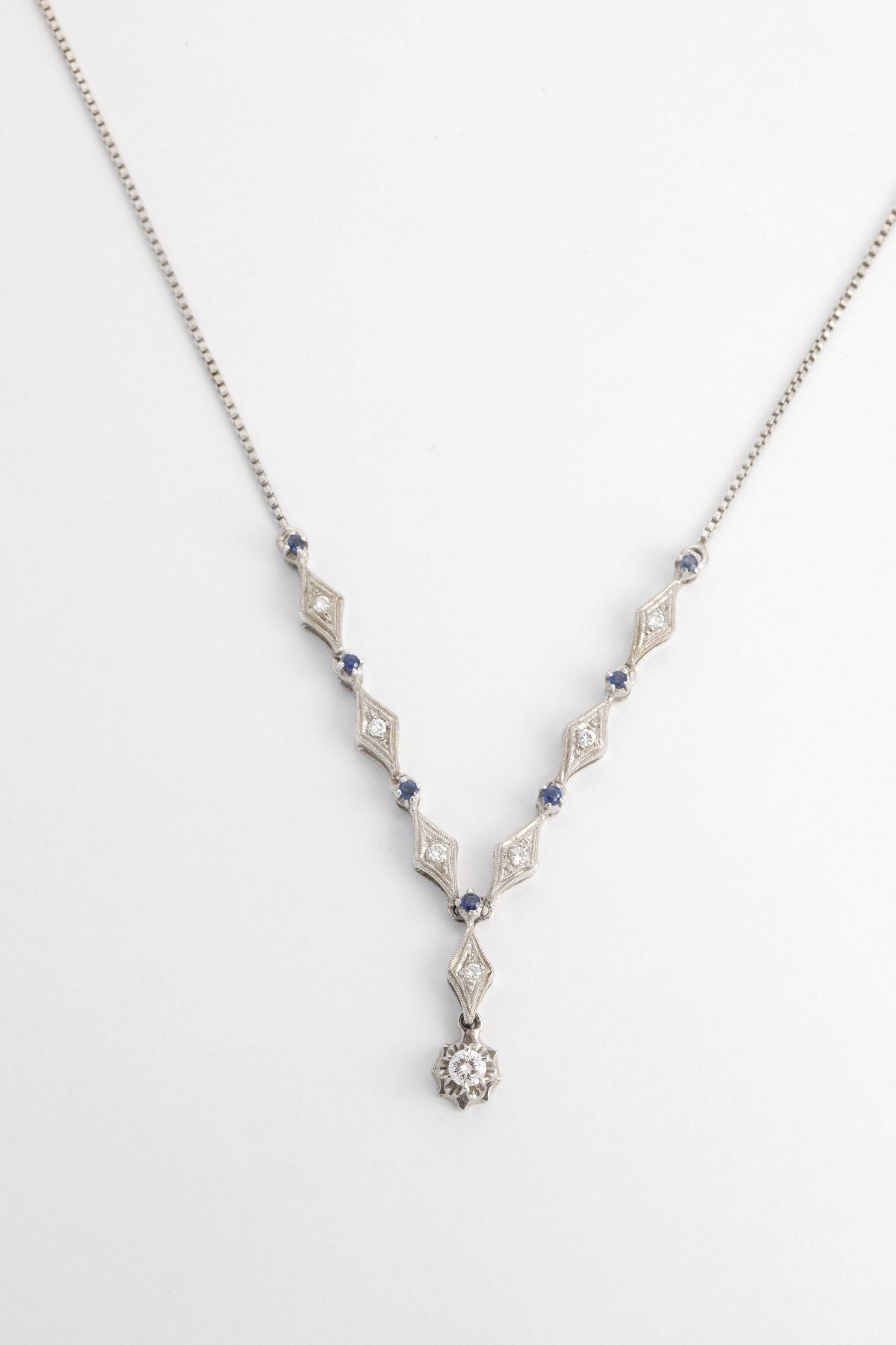 Collier mit Diamanten und Saphiren