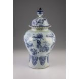 Grosse Vase mit Chinoiserie und Deckel