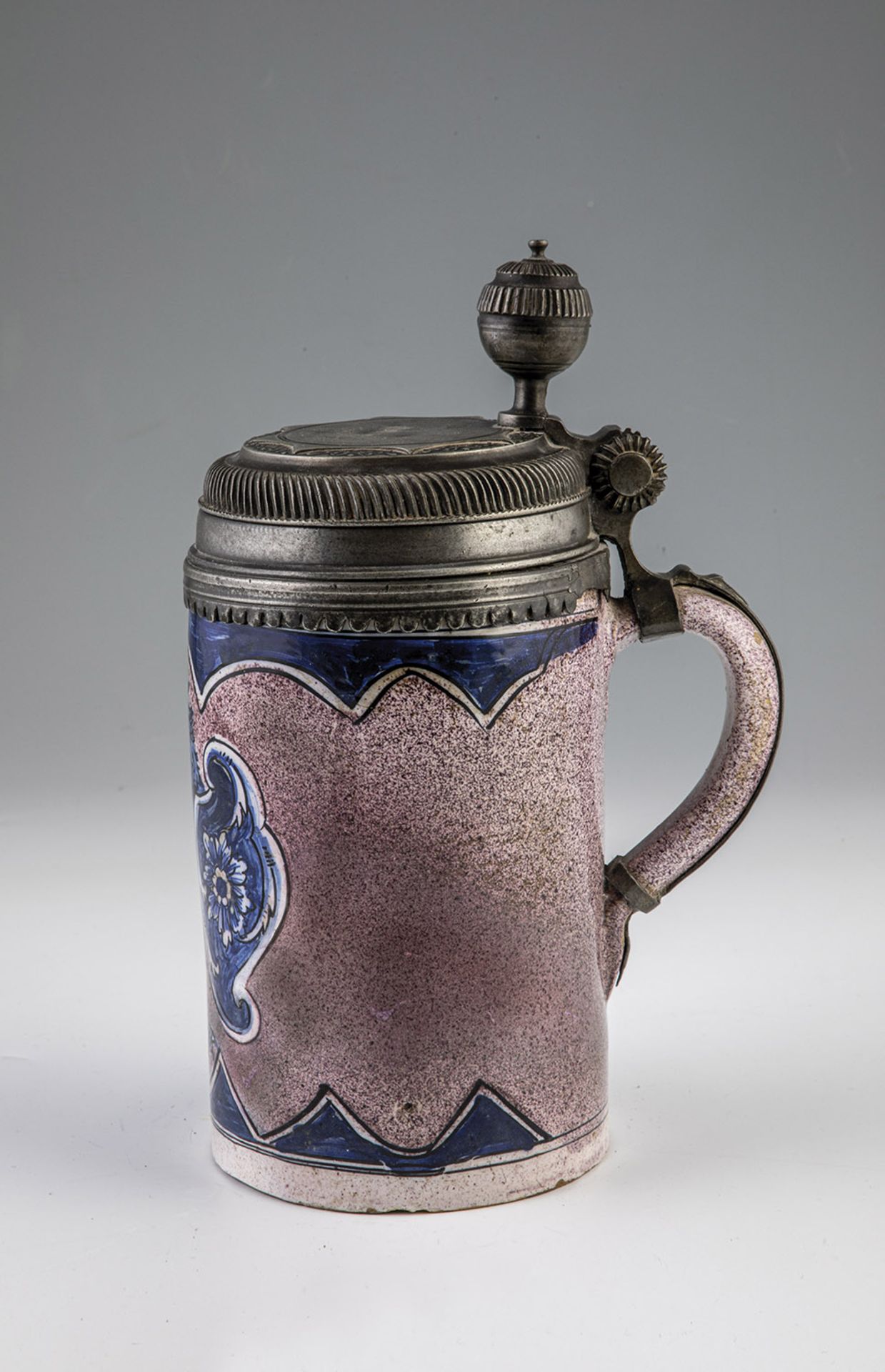 Roller pitcher with eagle
