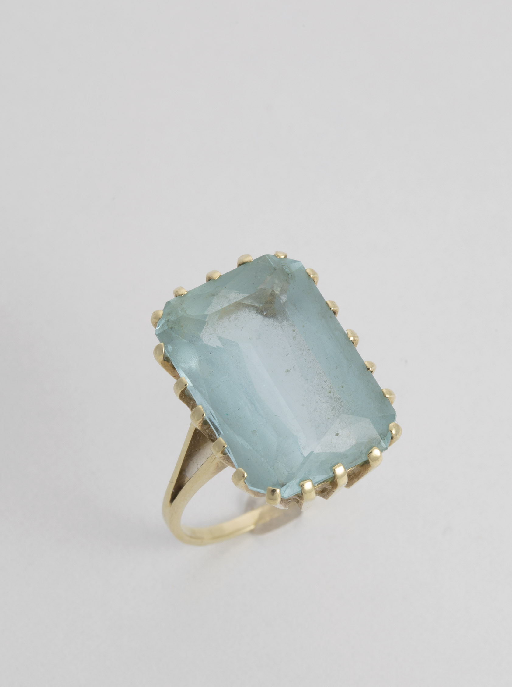 Gold ring with aquamarine