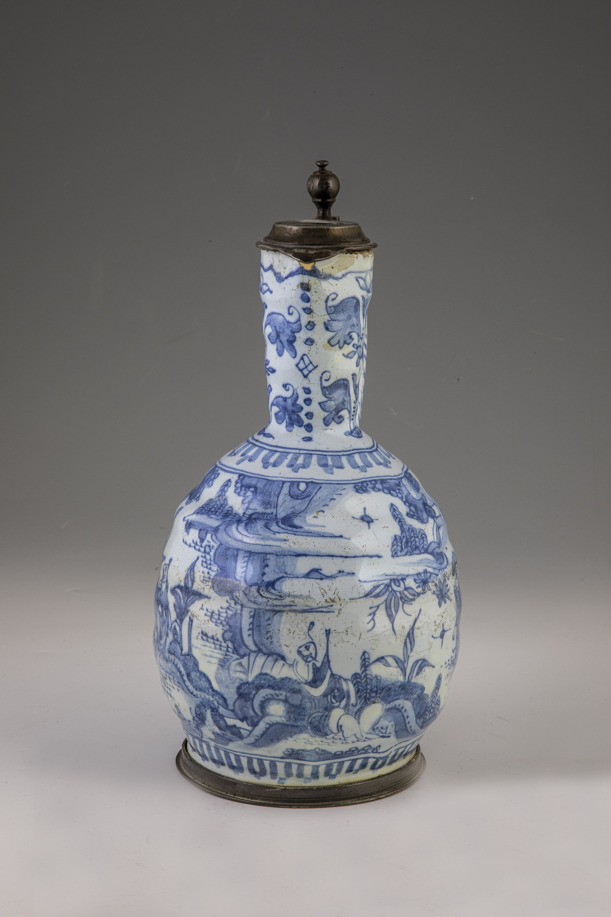 Narrow neck jug with chinoiserie - Image 2 of 3