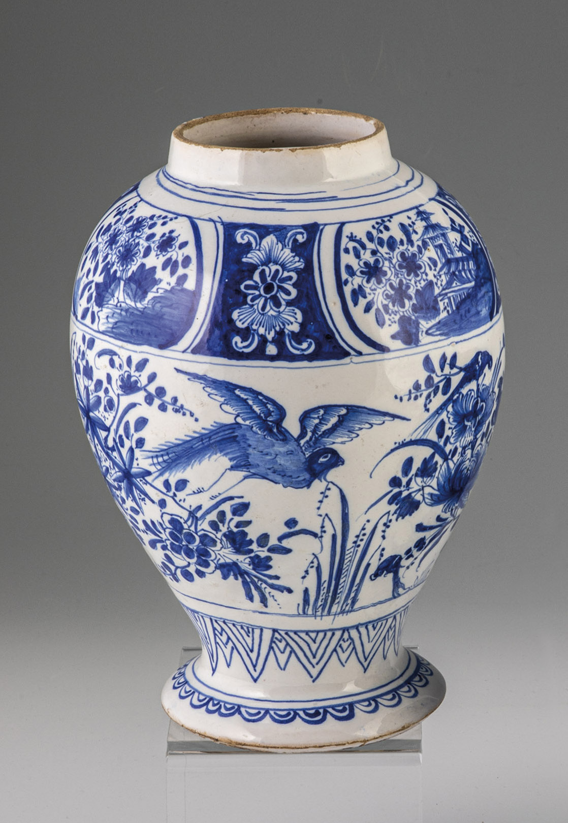 Vase with birds