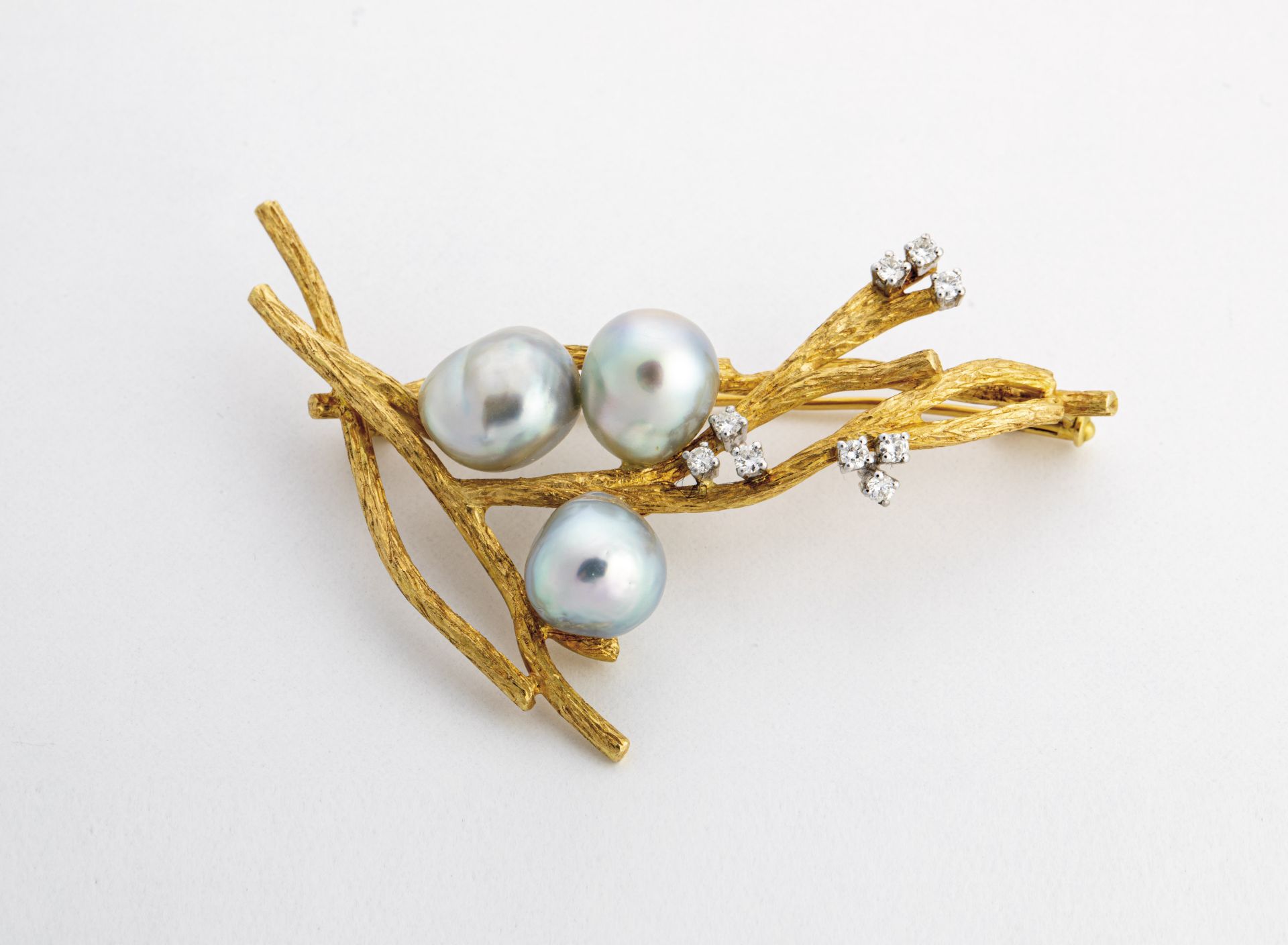 Flower branch brooch with tahiti pearls and diamonds