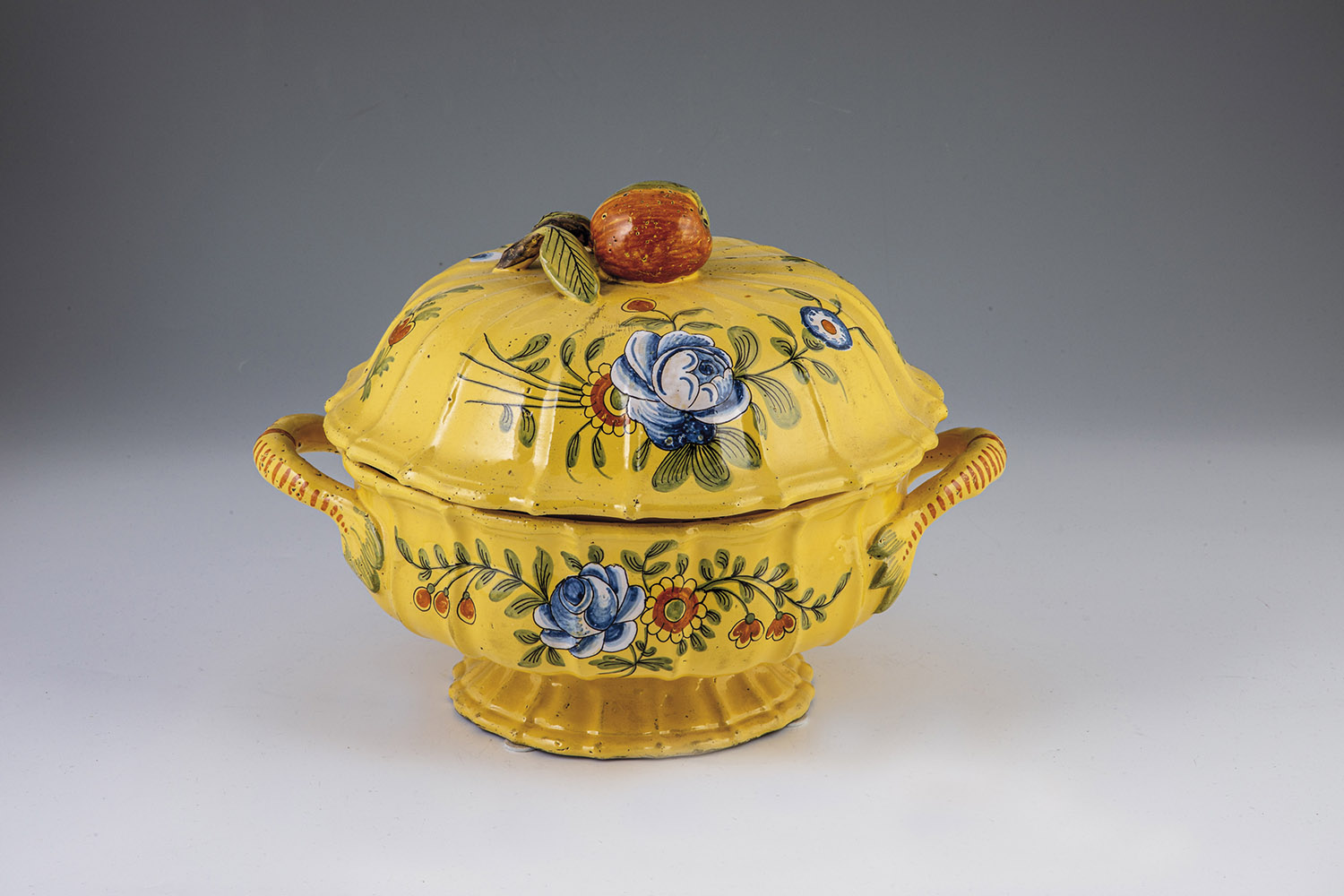 Lidded tureen with floral decor