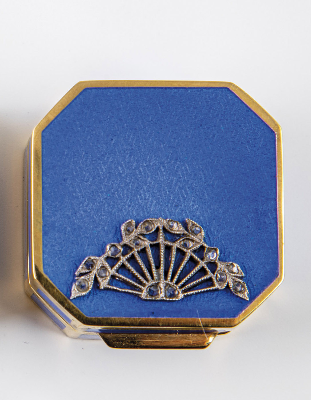 Guilloche enamel pillbox