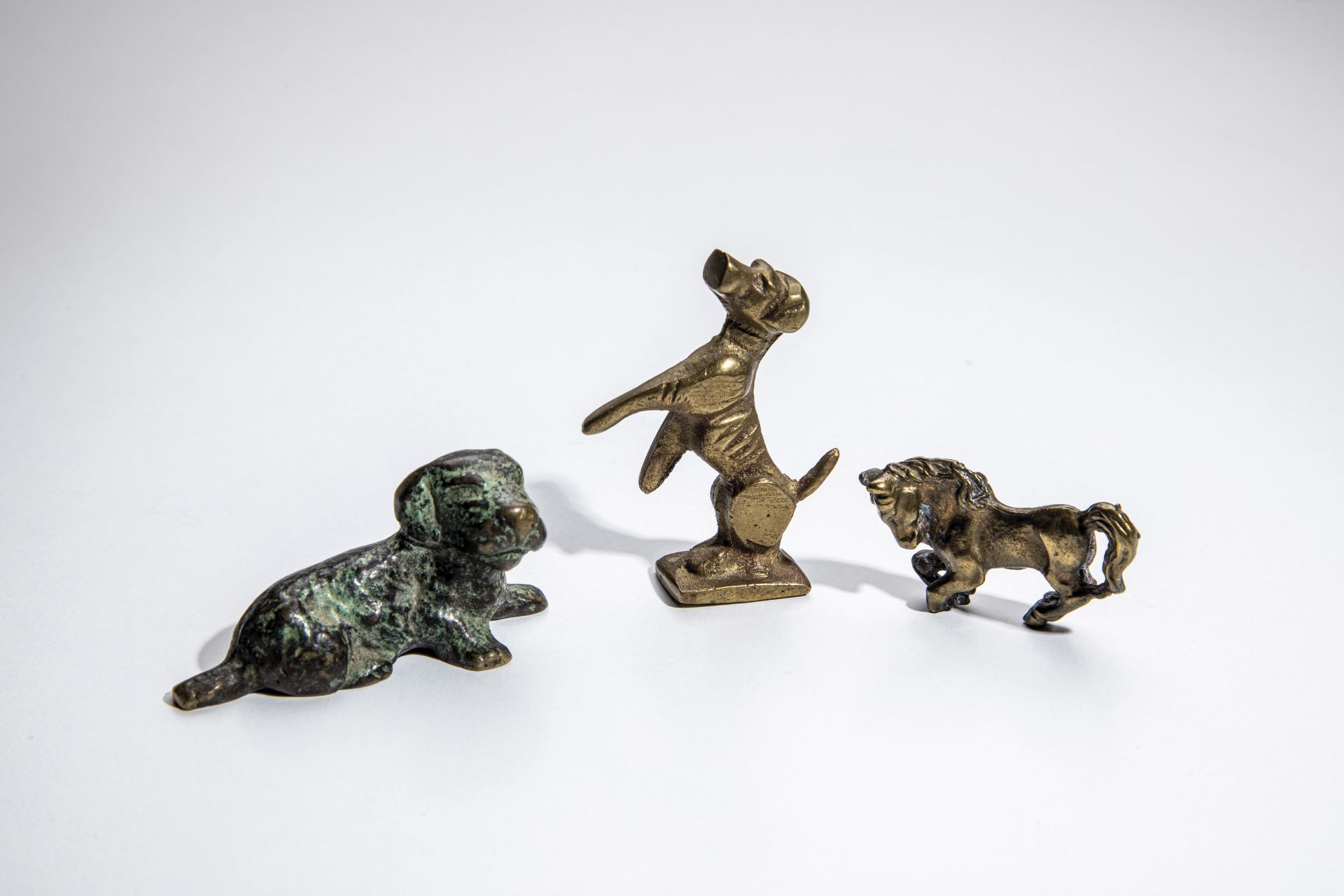 Drei Miniatur-Tierfiguren