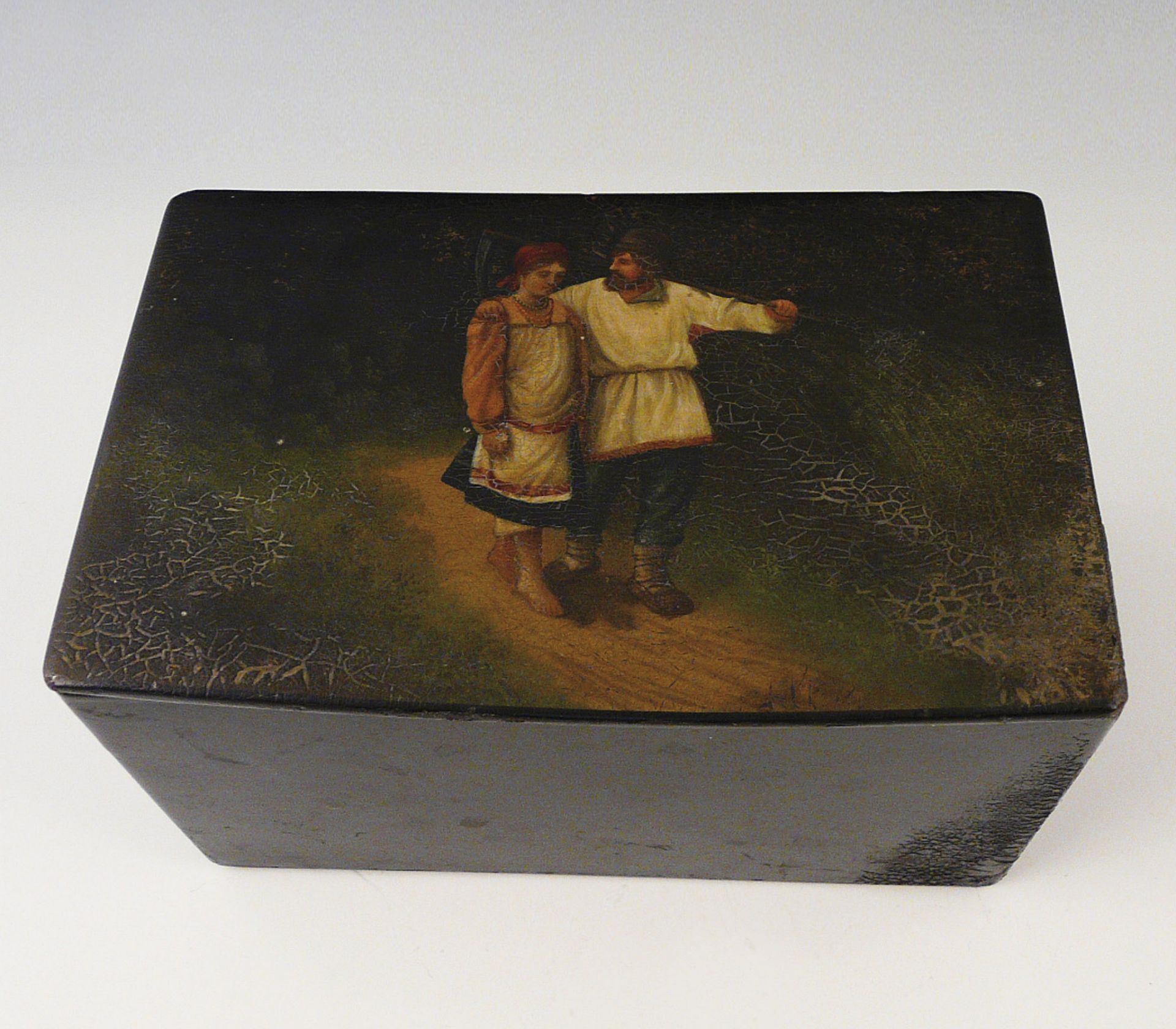 Large lacquer can peasant couple