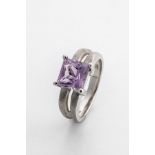 Weissgoldring mit Amethyst