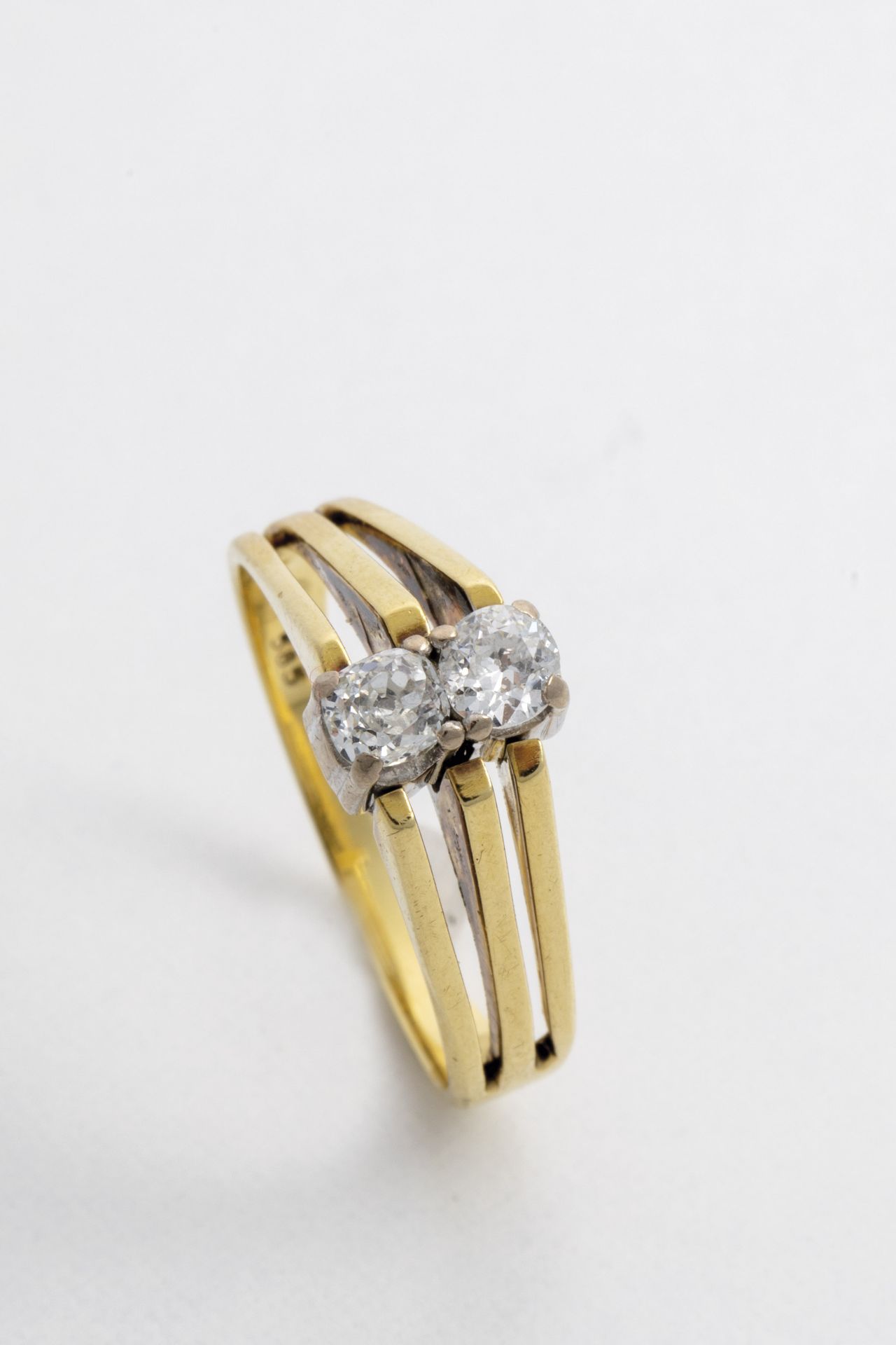 Gold ring with old cut diamonds