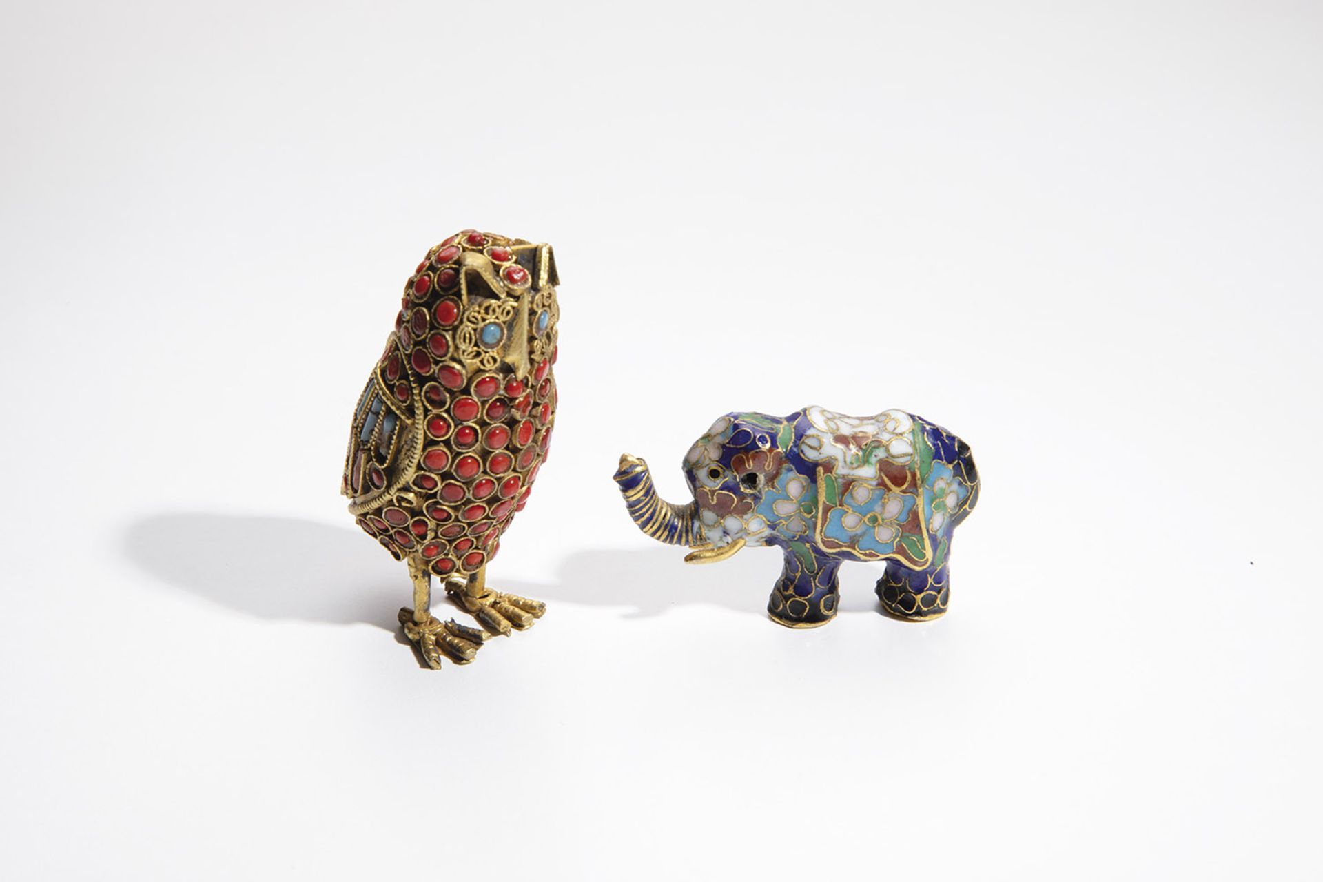 Cloisonne-Elefant und Eule