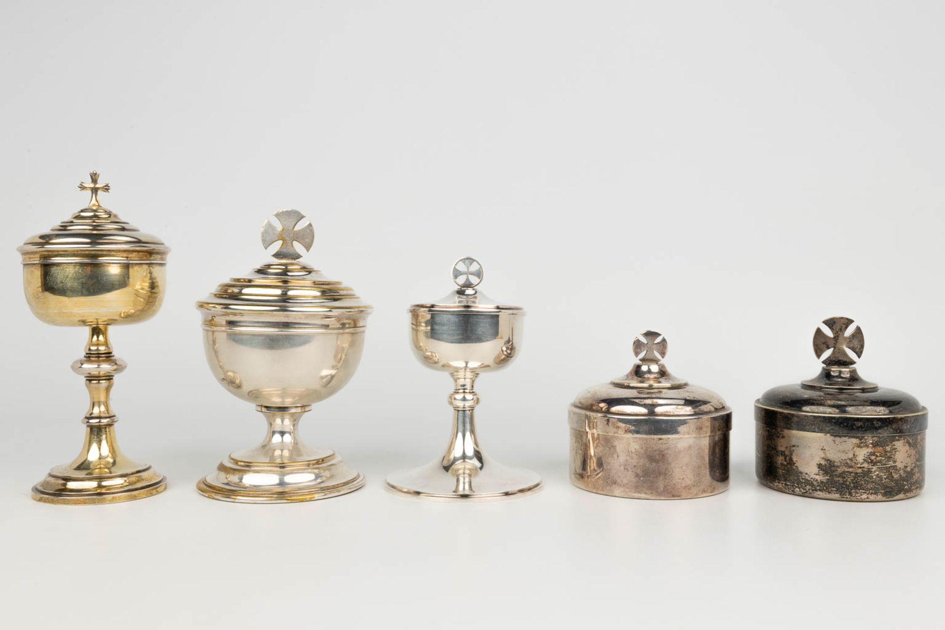 A collection of 5 silver-plated ciboria. (H:18cm) - Image 7 of 20