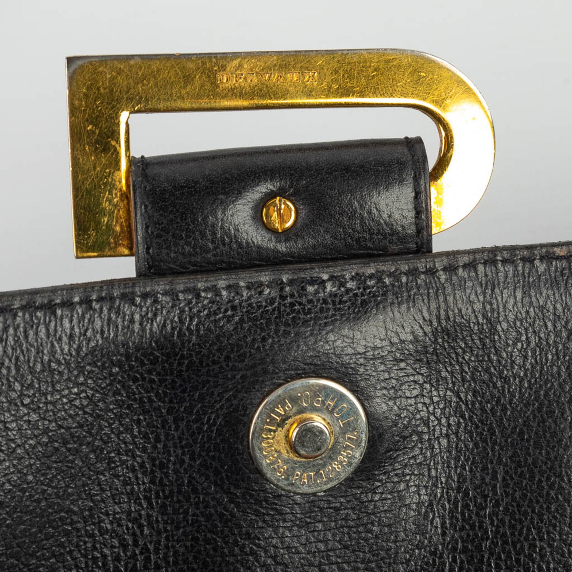 A purse made of black leather and marked Delvaux. (H:20cm) - Image 15 of 15