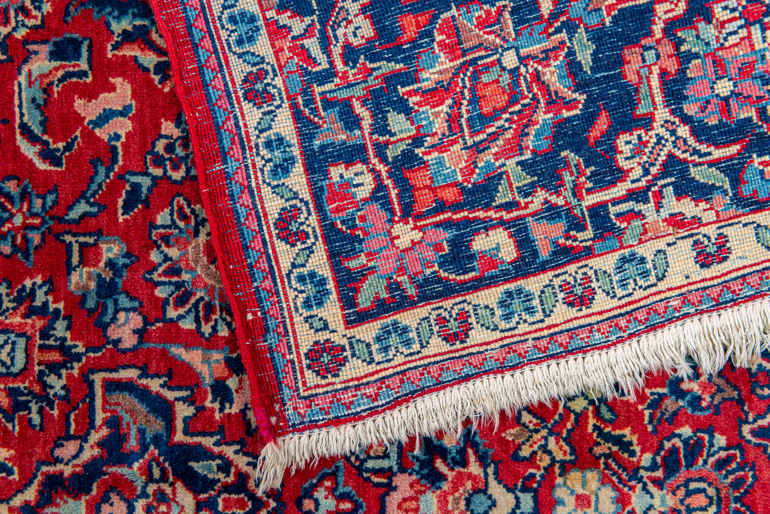 An Oriental hand-made carpet. (204 x 134 cm) - Image 4 of 5