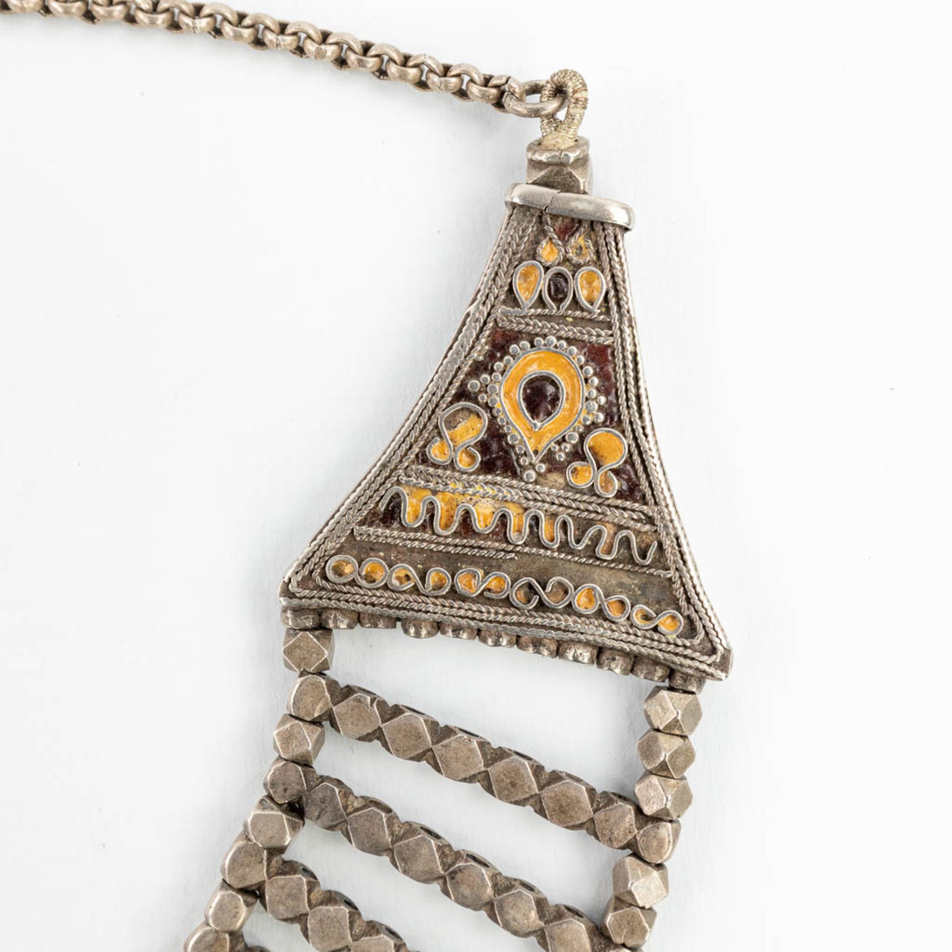 A necklace and belt made of silver in Oriental style. - Image 12 of 14