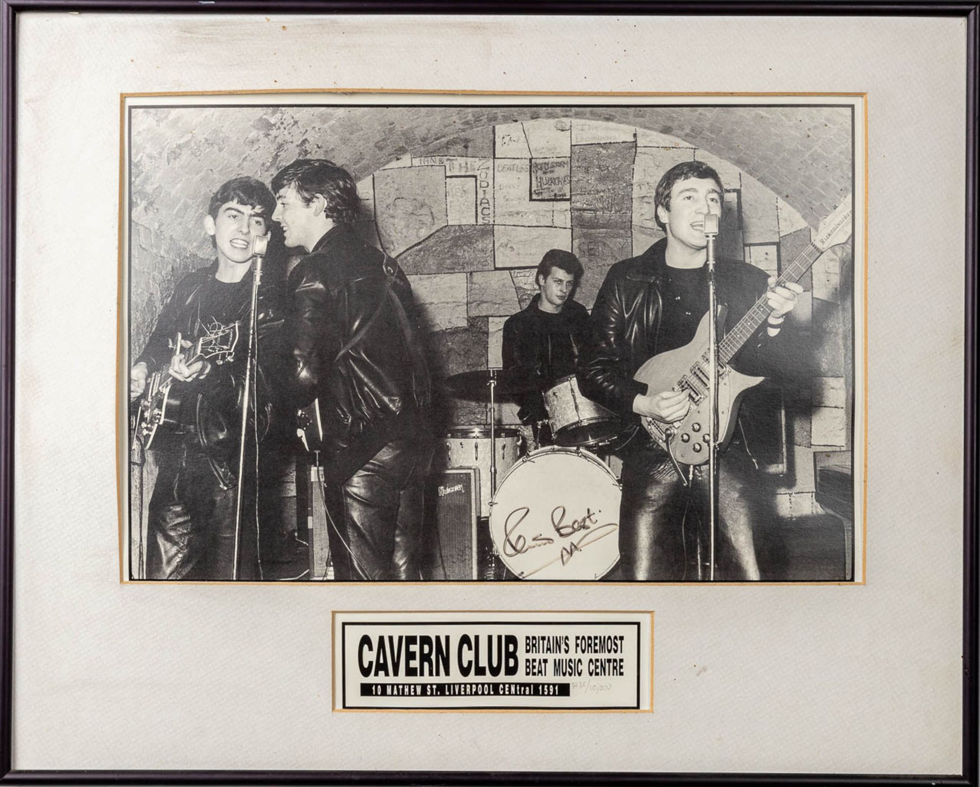 A signed photograph by Pete Best, the first drummer of The Beatles, and photographed by Richard Matt - Bild 6 aus 10