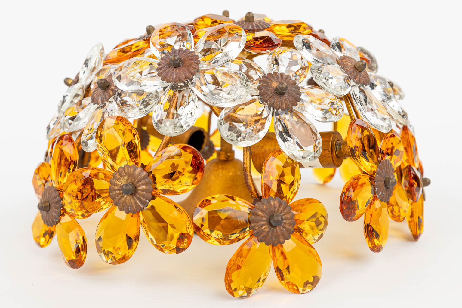 A vintage ceiling lamp, made of glass flowers. (H:14cm) - Image 5 of 9