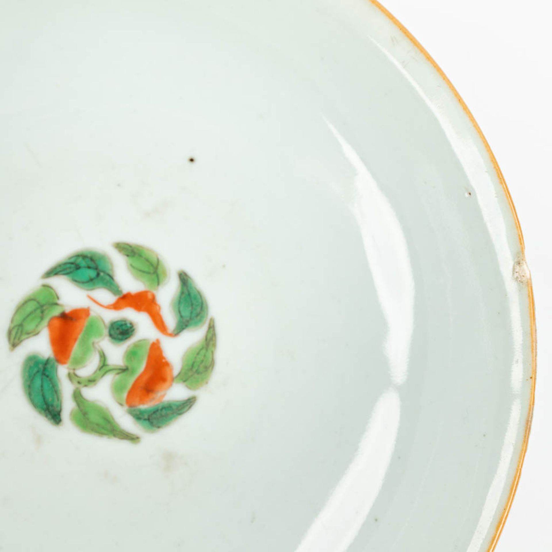 A collection of 7 Chinese and Japanese plates made of porcelain, Imari. - Image 3 of 13