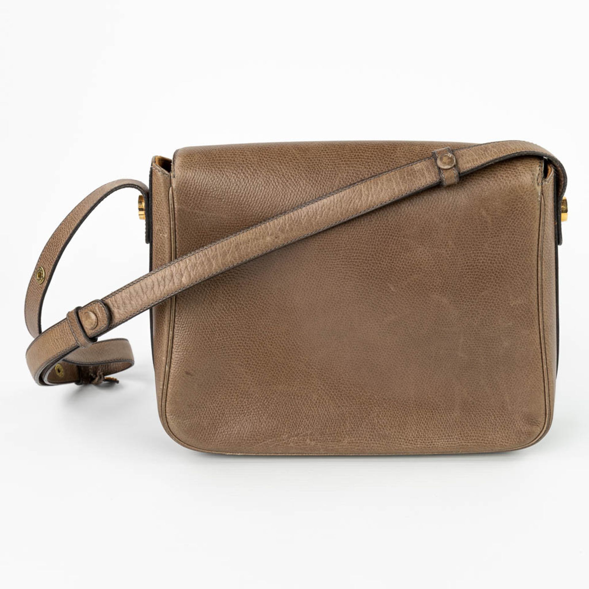 A handbag made of brown leather and marked Delvaux. (H:22cm) - Image 5 of 14