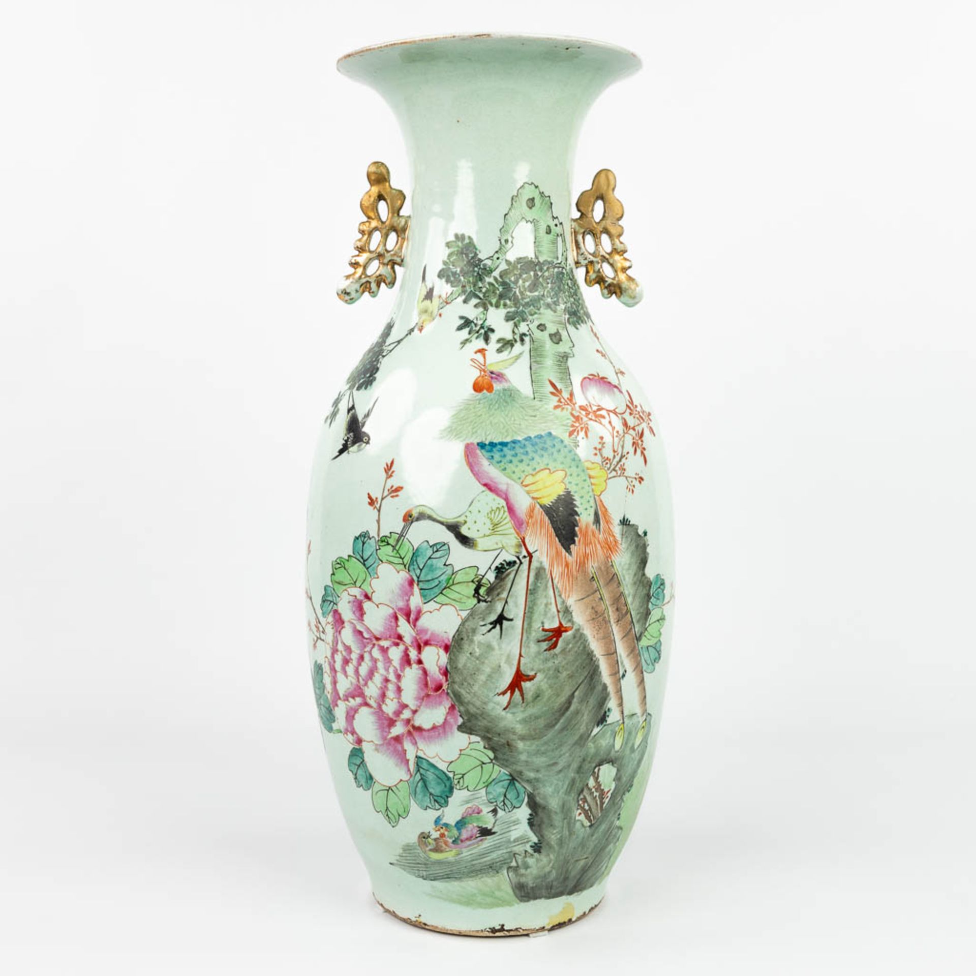 A Chinese vase made of porcelain and decorated with birds. (H:57cm)