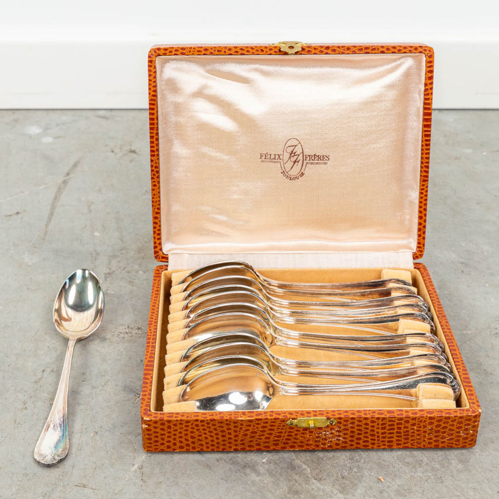 A 24-piece silver-plated cutlery in multiple boxes and marked Felix Frres. - Image 10 of 17