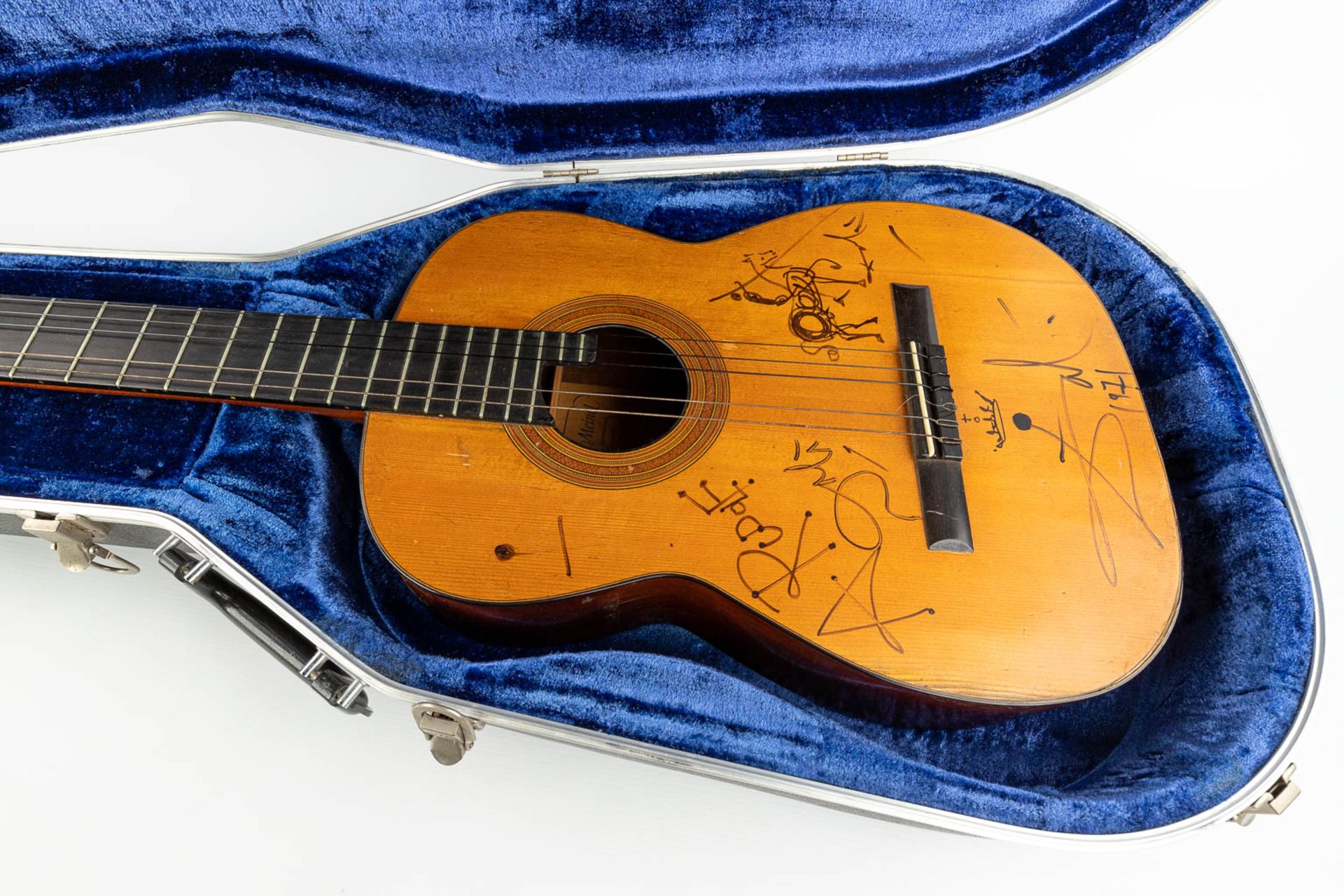 Salvador DALI (1904-1989) a signed guitar dated 1971. (H:99cm) - Image 32 of 42