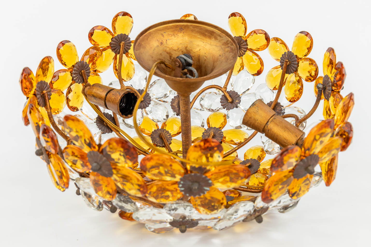 A vintage ceiling lamp, made of glass flowers. (H:14cm) - Image 3 of 9