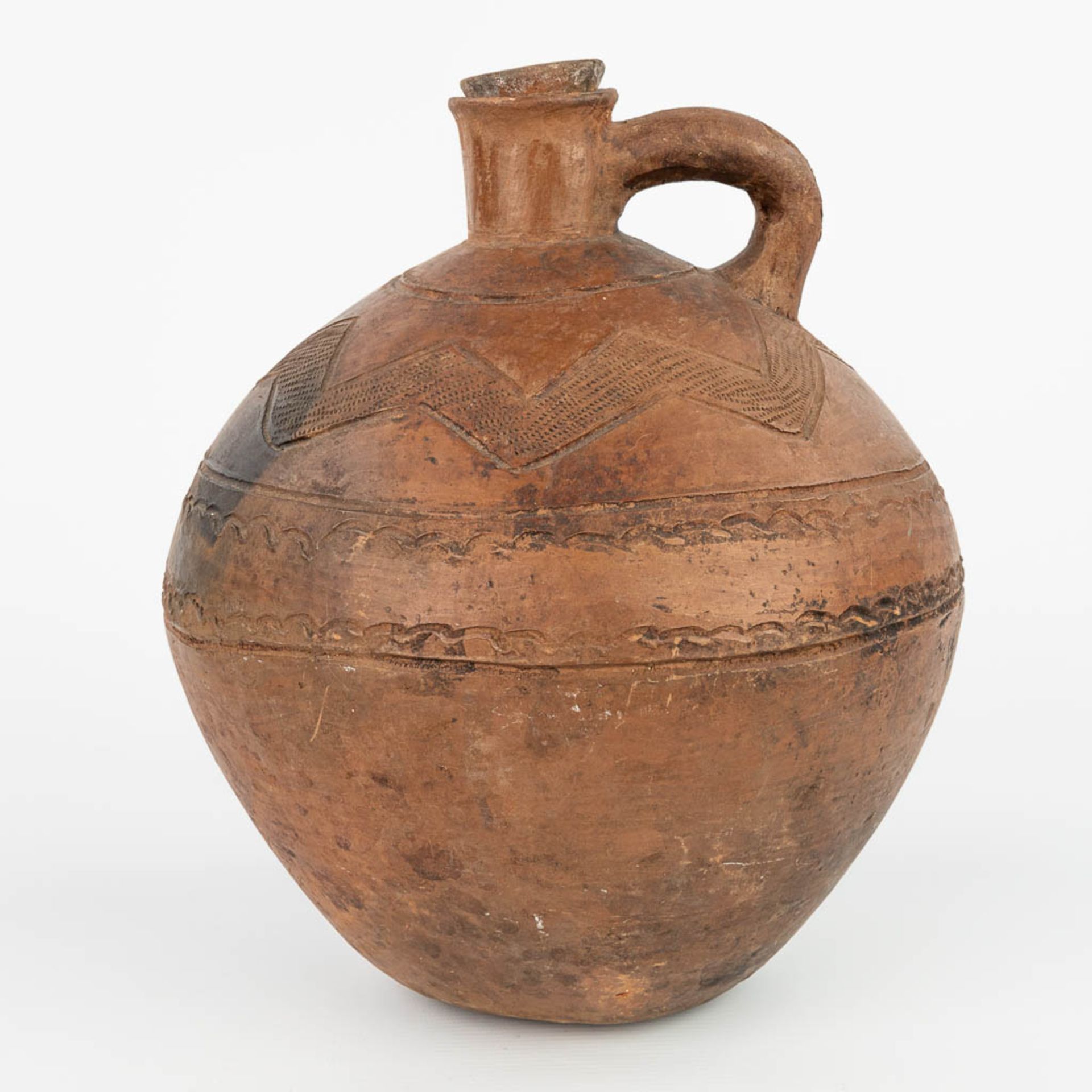 An antique jug with the original stopper made of terracotta finished with sgraffito decor. (H:32cm) - Image 6 of 12