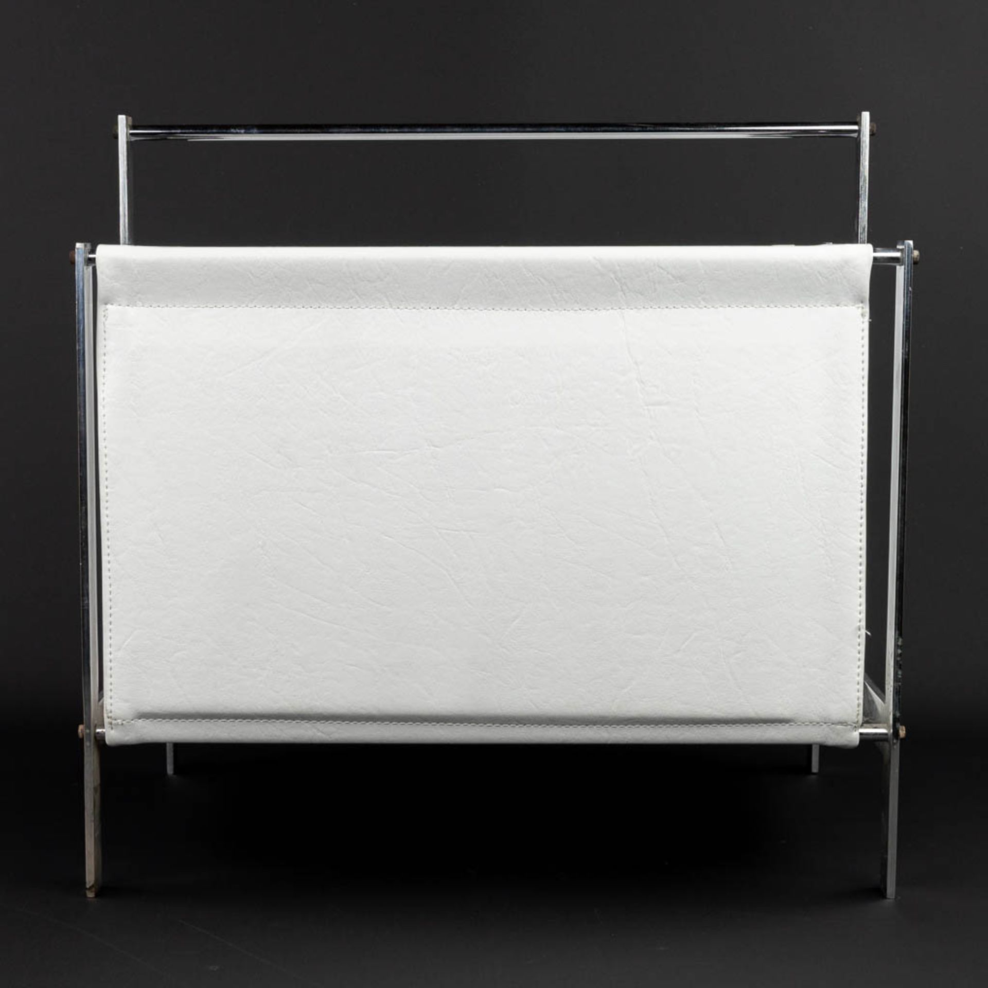 A 'Porte Revues' Magazine rack made of chrome-plated metal and faux leather. (H:47cm) - Image 3 of 13