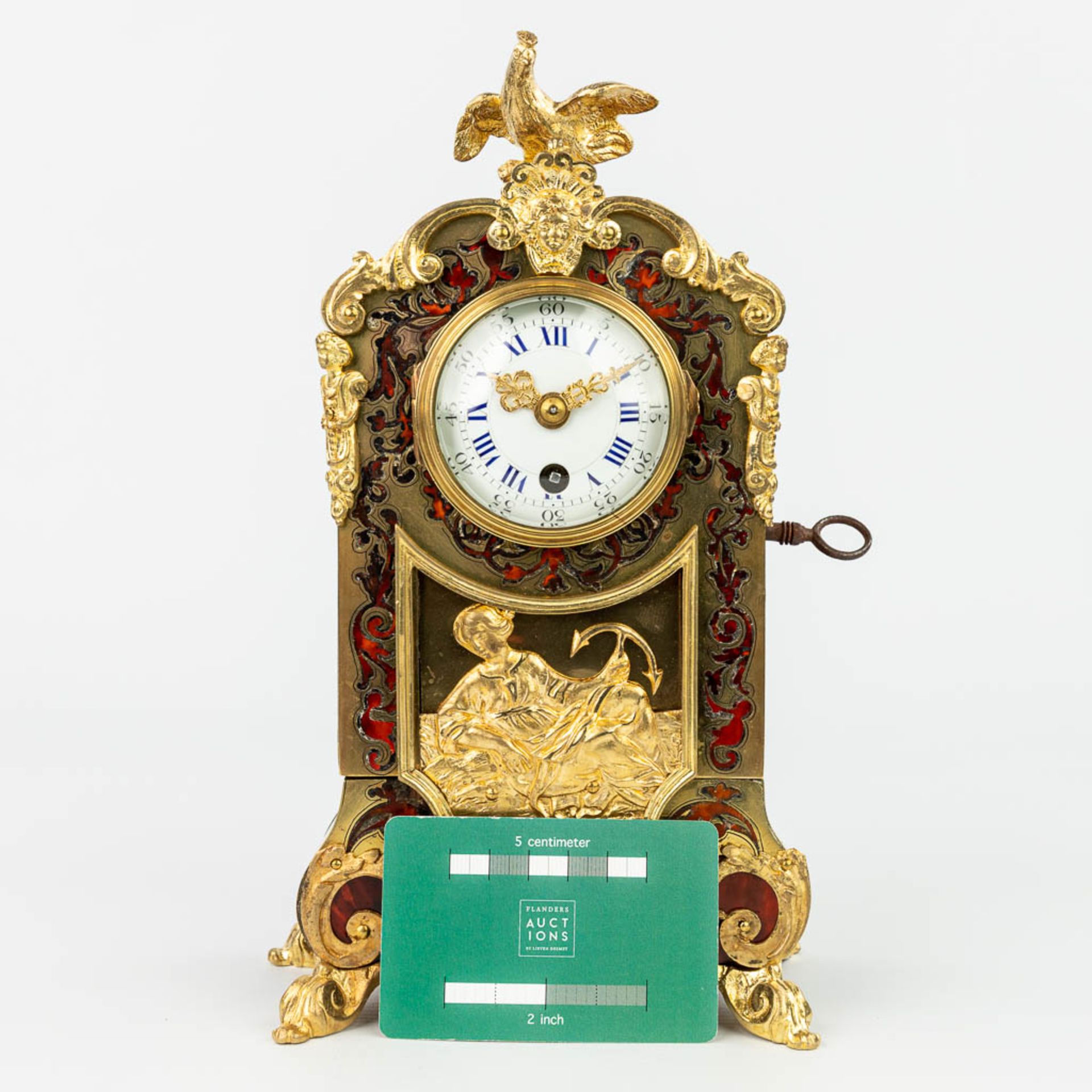 A mantle clock finished with tortoise shell Boulle inlay and mounted with gilt bronze. (H:26cm) - Image 10 of 12