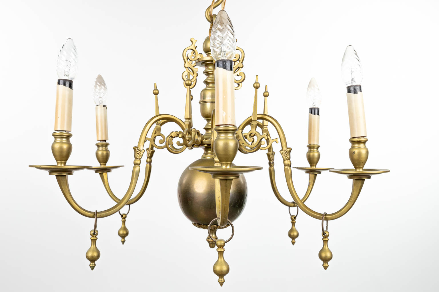 A chandelier in Flemish style and made of bronze by Brondel in Bruges. (H:47cm) - Image 7 of 9