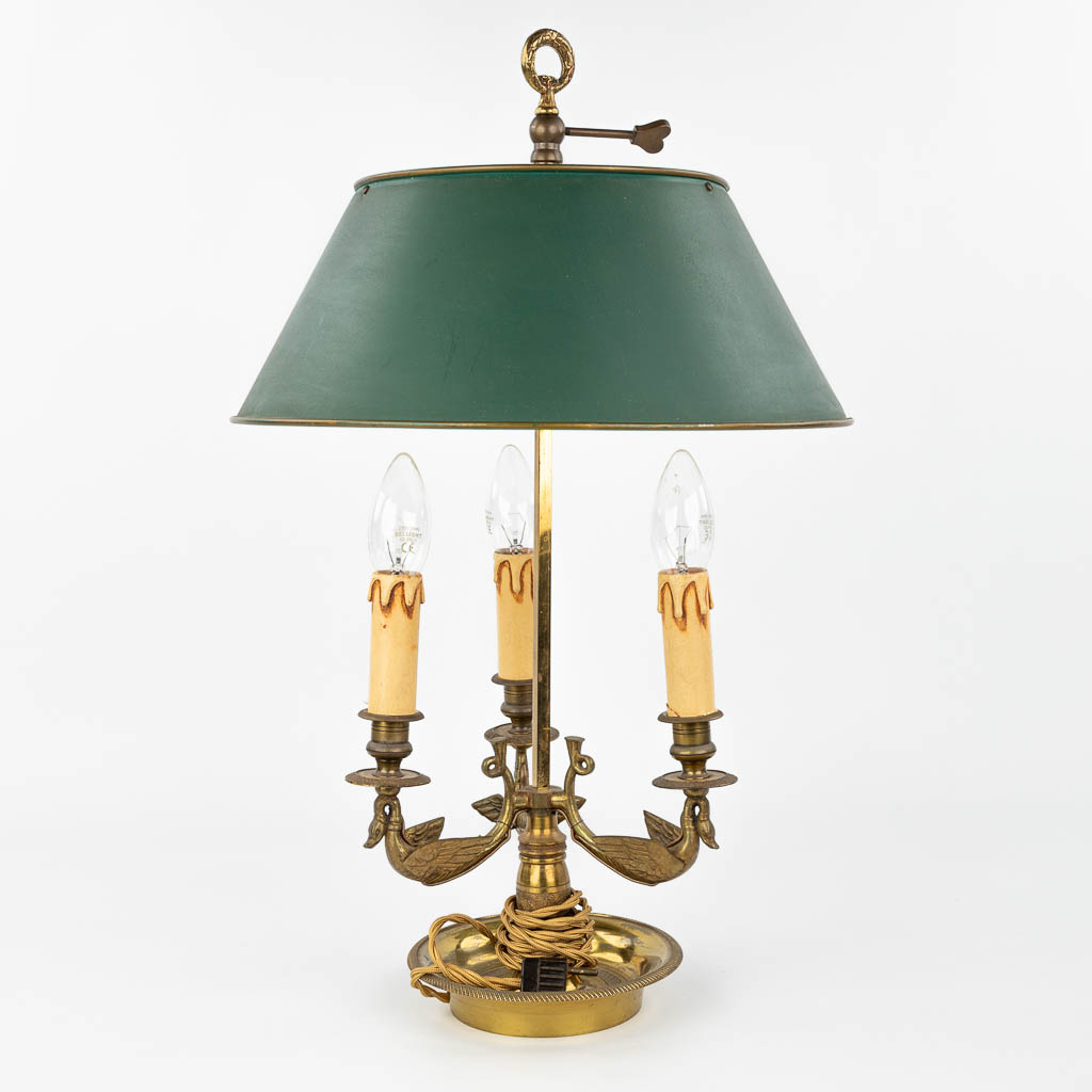 A table lamp made of bronze and decorated with swans in Empire style. (H:56cm) - Image 2 of 11