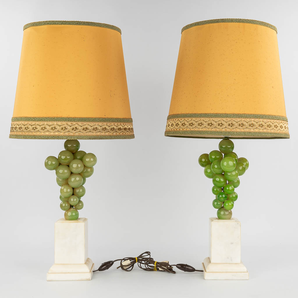 A pair of mid-century table lamps made of alabaster with grapes. Made in Italy. (H:46cm) - Image 4 of 14