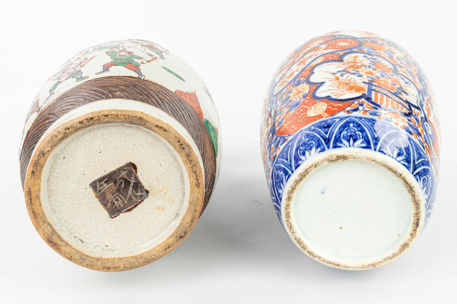 A Chinese and Japanese vase, Nanking and Imari. (H:44cm) - Bild 5 aus 14