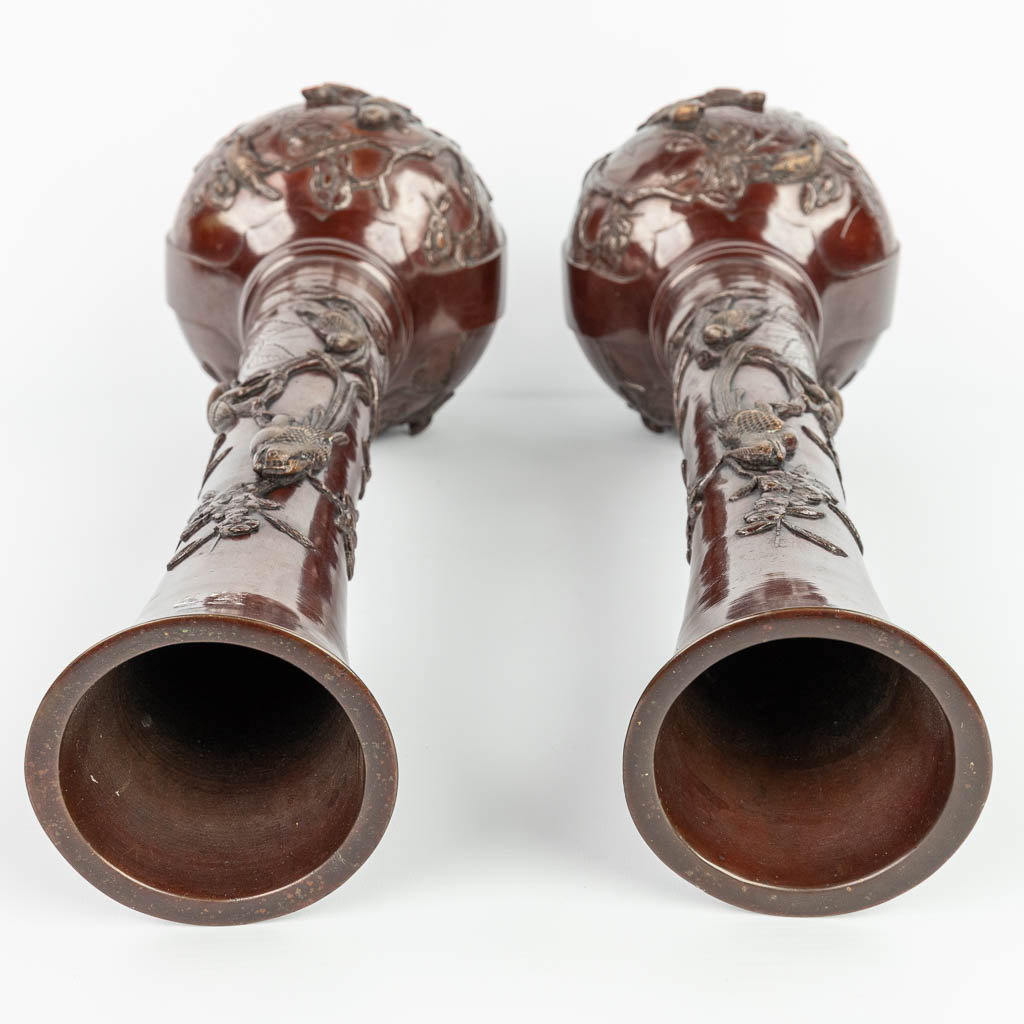 A pair of Japanese vases made of bronze. (H:61,5cm) - Image 3 of 14