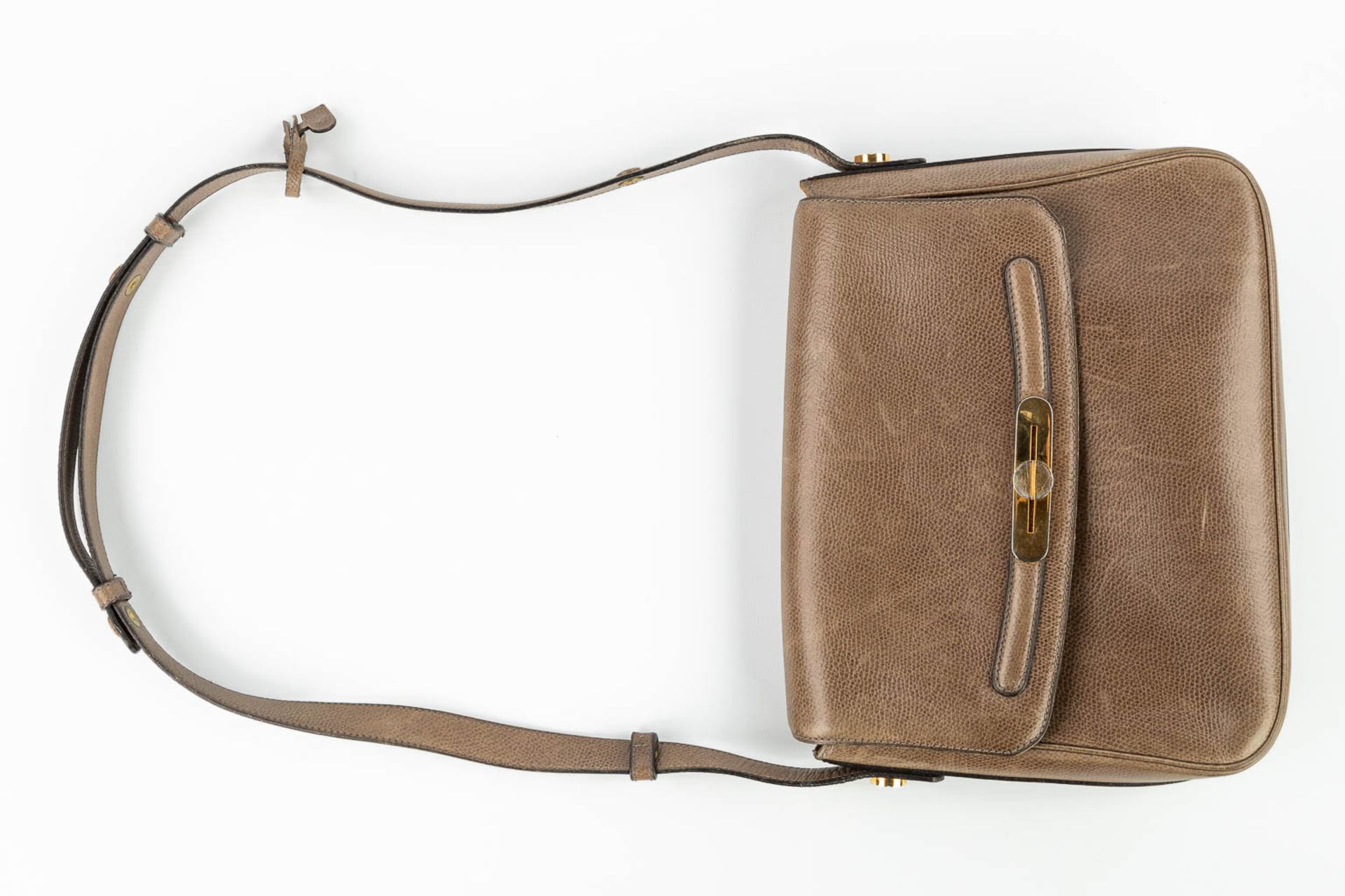 A handbag made of brown leather and marked Delvaux. (H:22cm) - Image 8 of 14