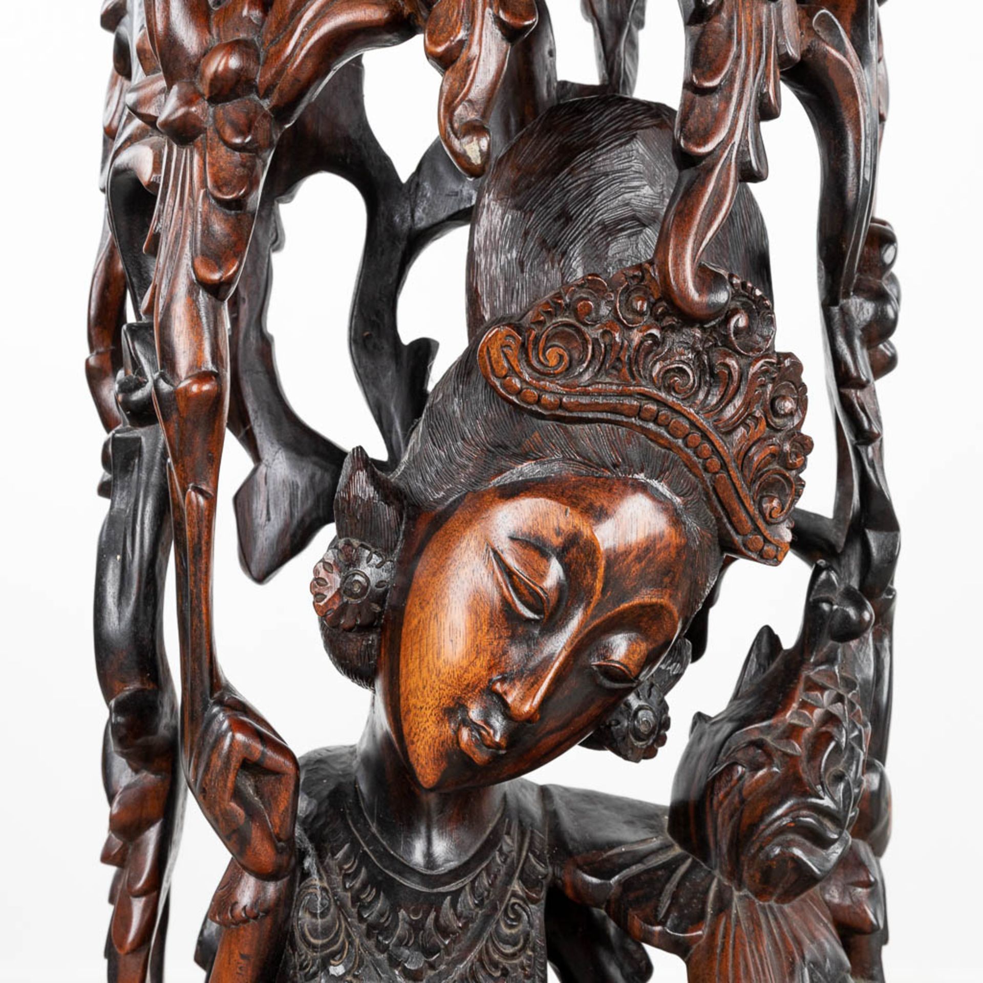 A set of 2 large Thai wood sculptures. (H:114cm) - Image 11 of 13