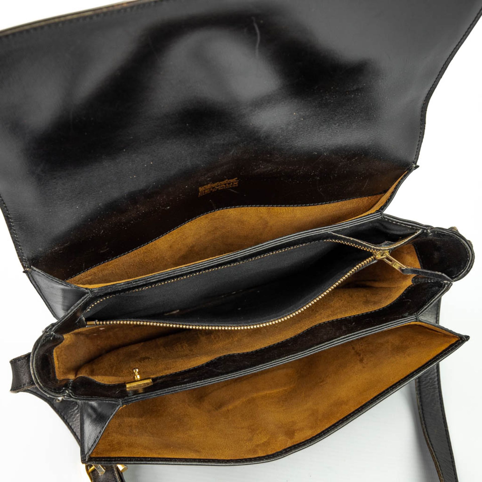 A purse made of black leather and marked Delvaux. (H:21cm) - Image 5 of 11