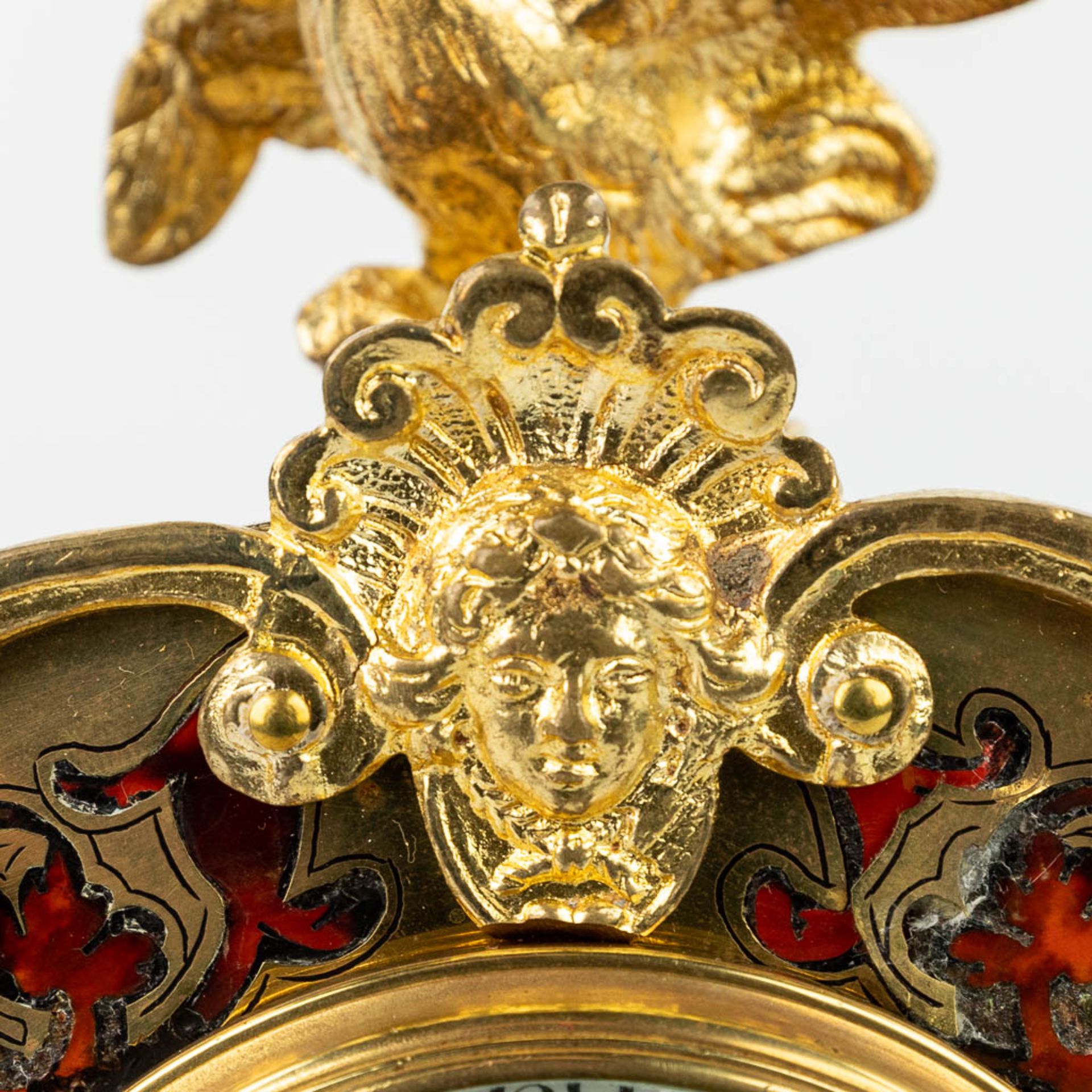 A mantle clock finished with tortoise shell Boulle inlay and mounted with gilt bronze. (H:26cm) - Image 12 of 12