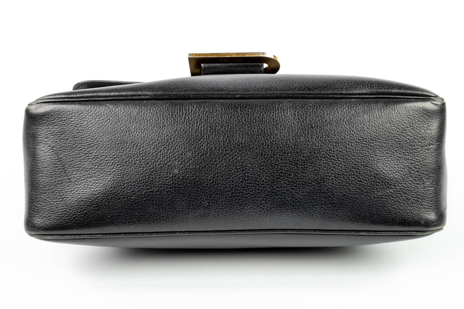 A purse made of black leather and marked Delvaux. (H:20cm) - Image 9 of 15