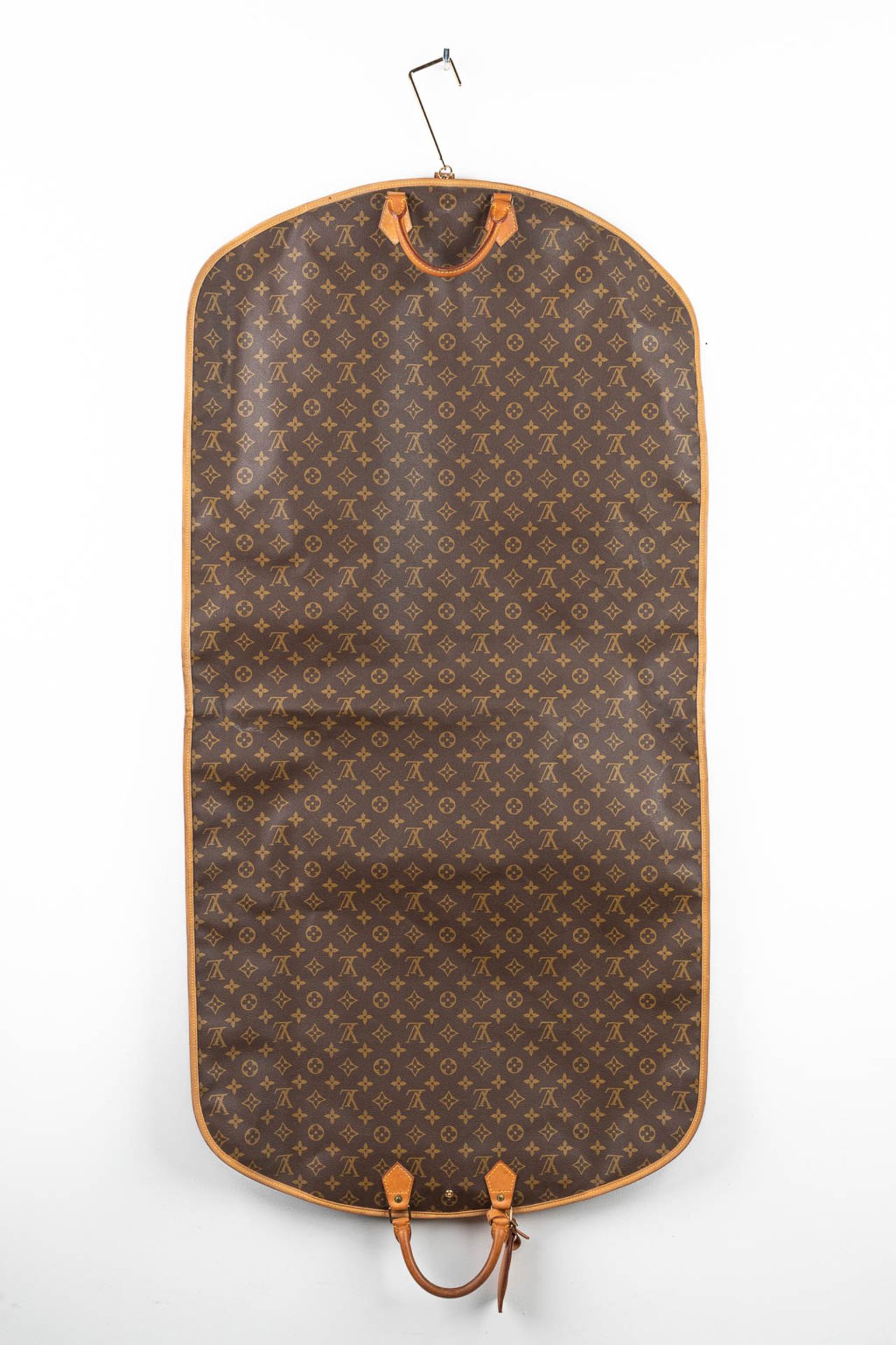 A garment suit traveller's bag made of leather by Louis Vuitton. (H:70cm) - Image 6 of 13