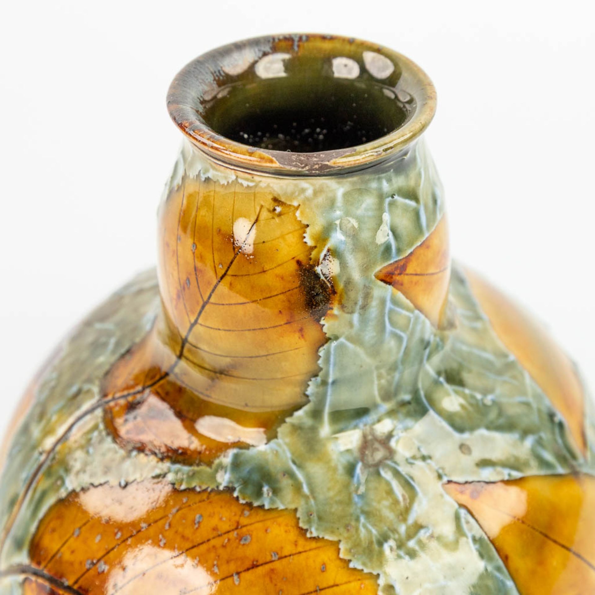 A vase decorated with leaves and made of stoneware marked Royal Doulton. (H:18cm) - Image 9 of 12