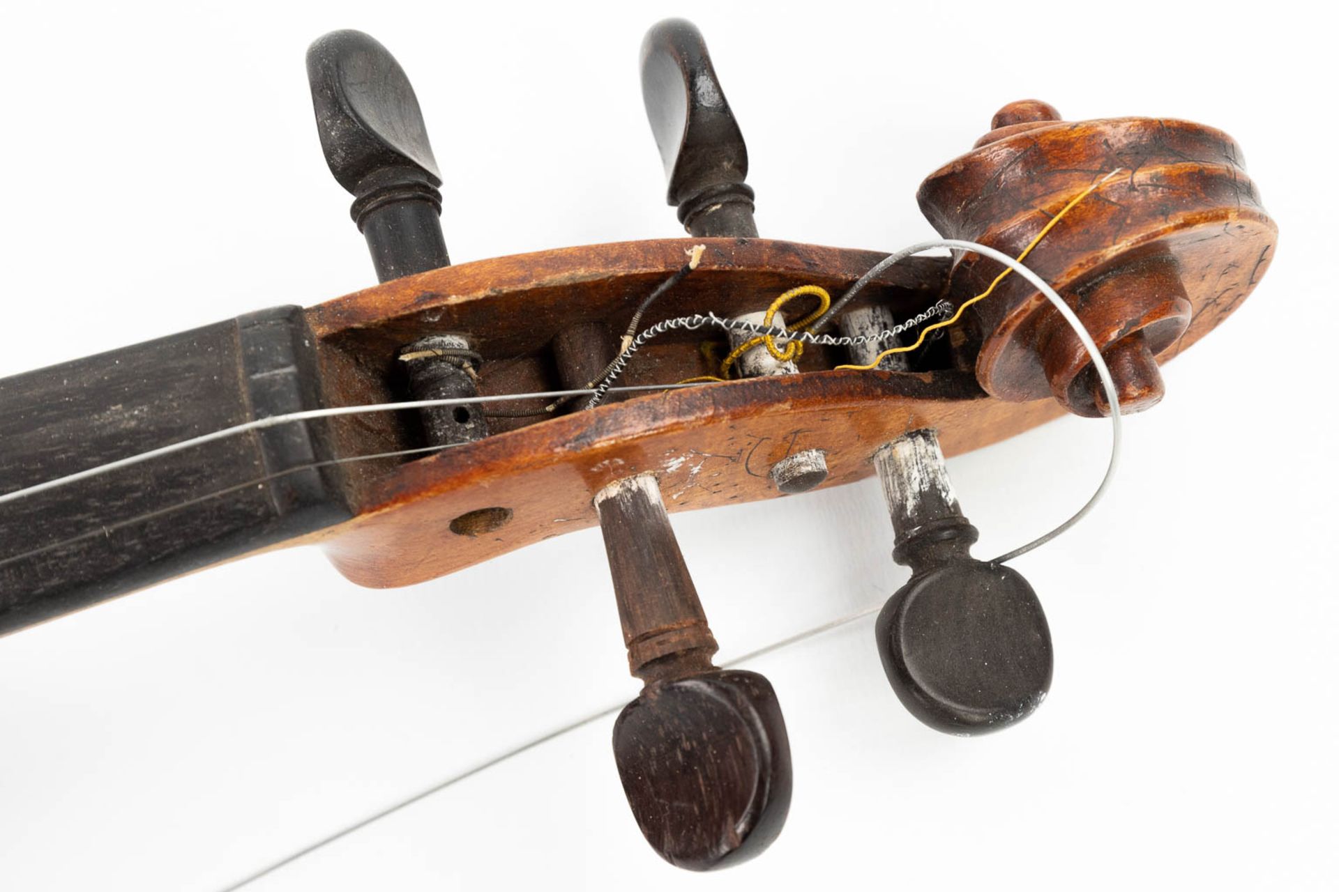 A collection of 3 musical instruments: 2 mandolines and a violin, after a model made by Stradivarius - Image 21 of 56