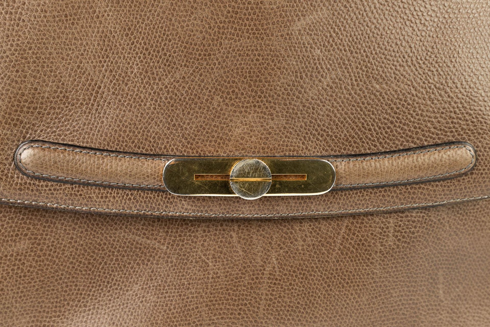 A handbag made of brown leather and marked Delvaux. (H:22cm) - Image 12 of 14