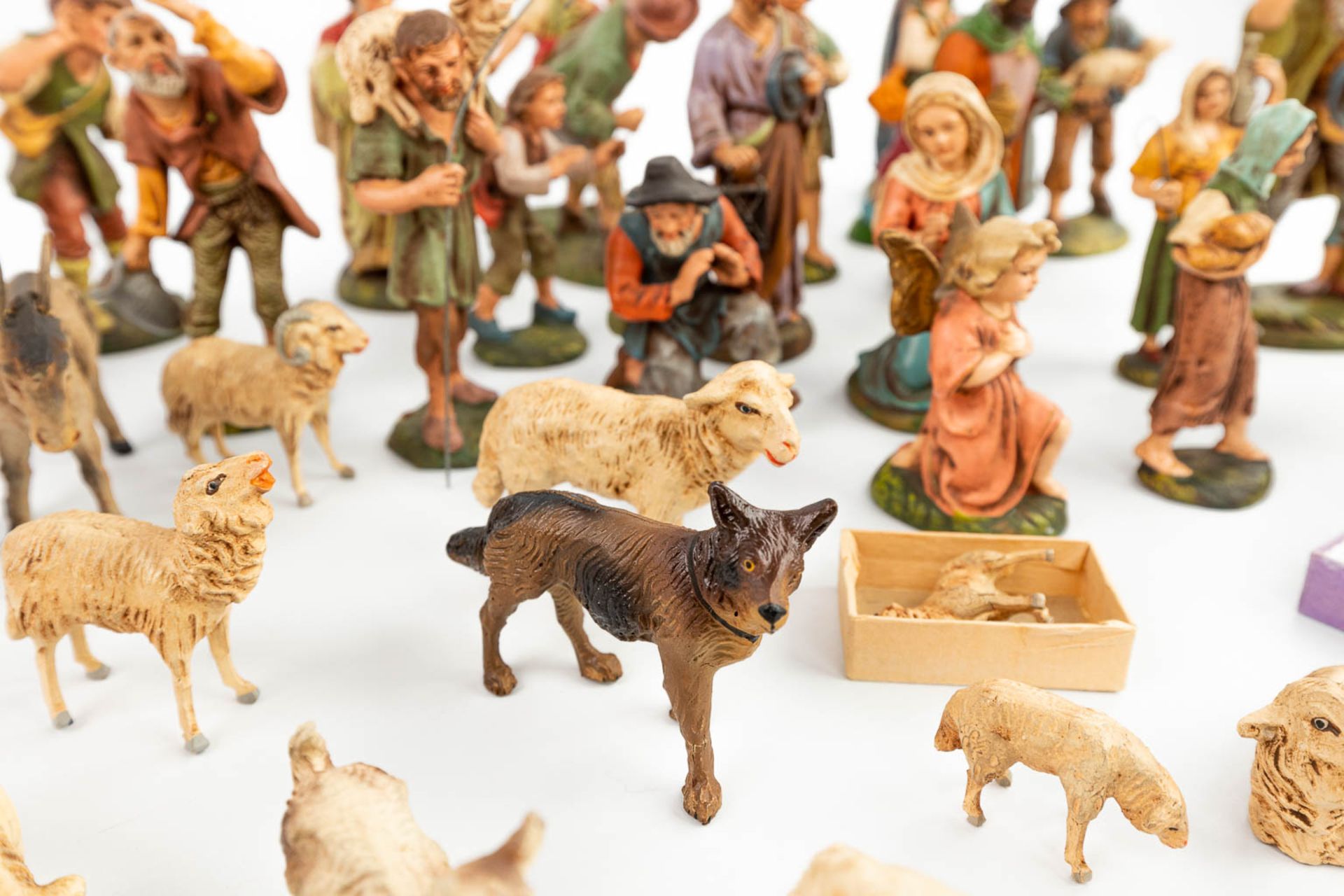 A large and extended Nativity scene with figurines and animals made of papier maché. - Image 6 of 20