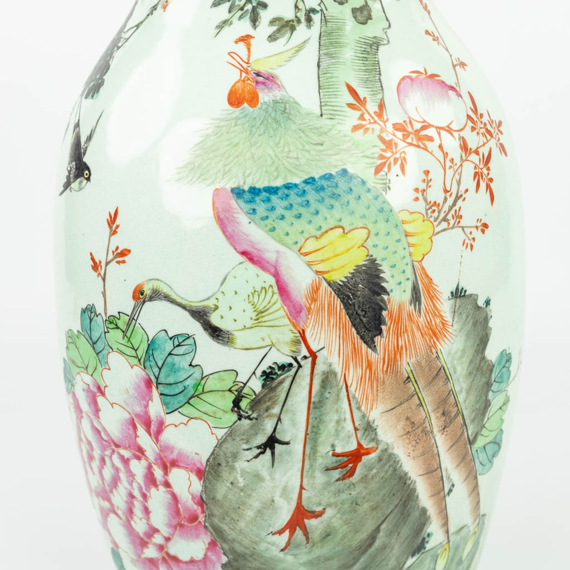 A Chinese vase made of porcelain and decorated with birds. (H:57cm) - Image 12 of 16
