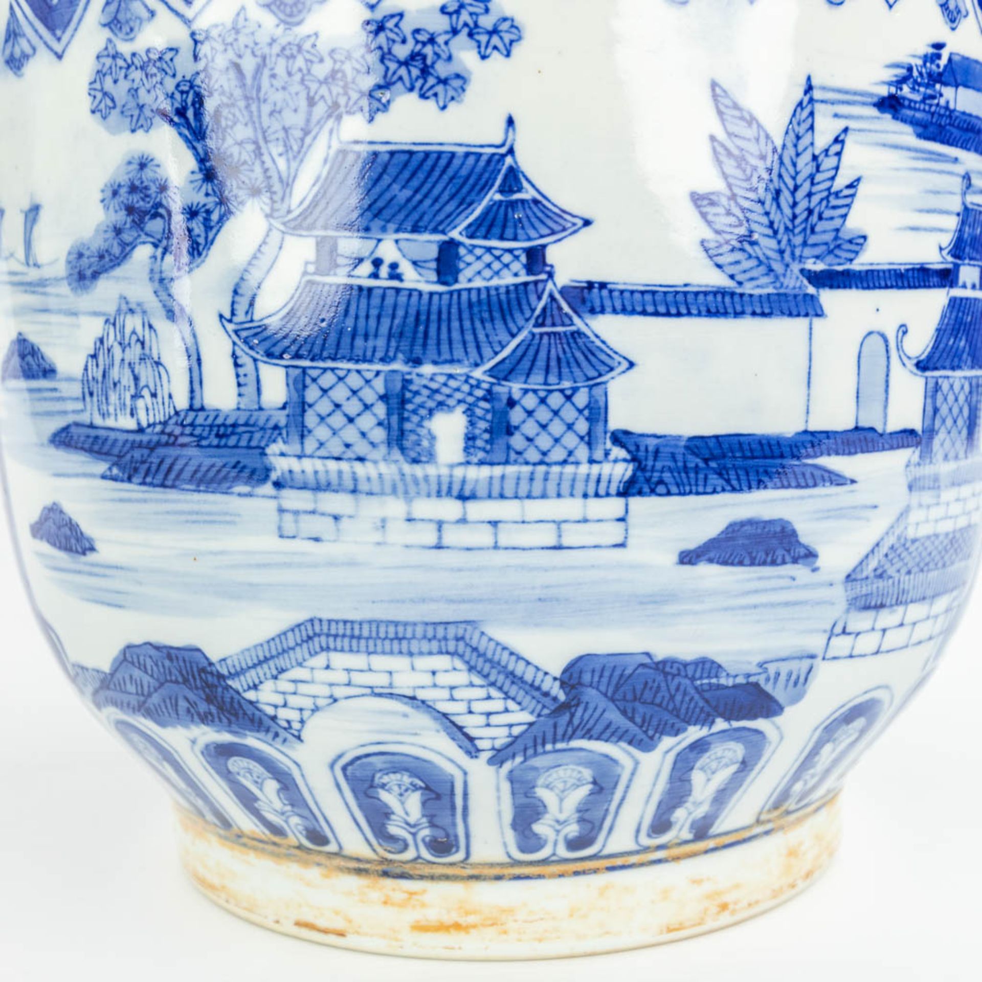 A set of 2 Chinese cache-pots made of porcelain of which 1 has a blue-white decor and the other a de - Image 13 of 15