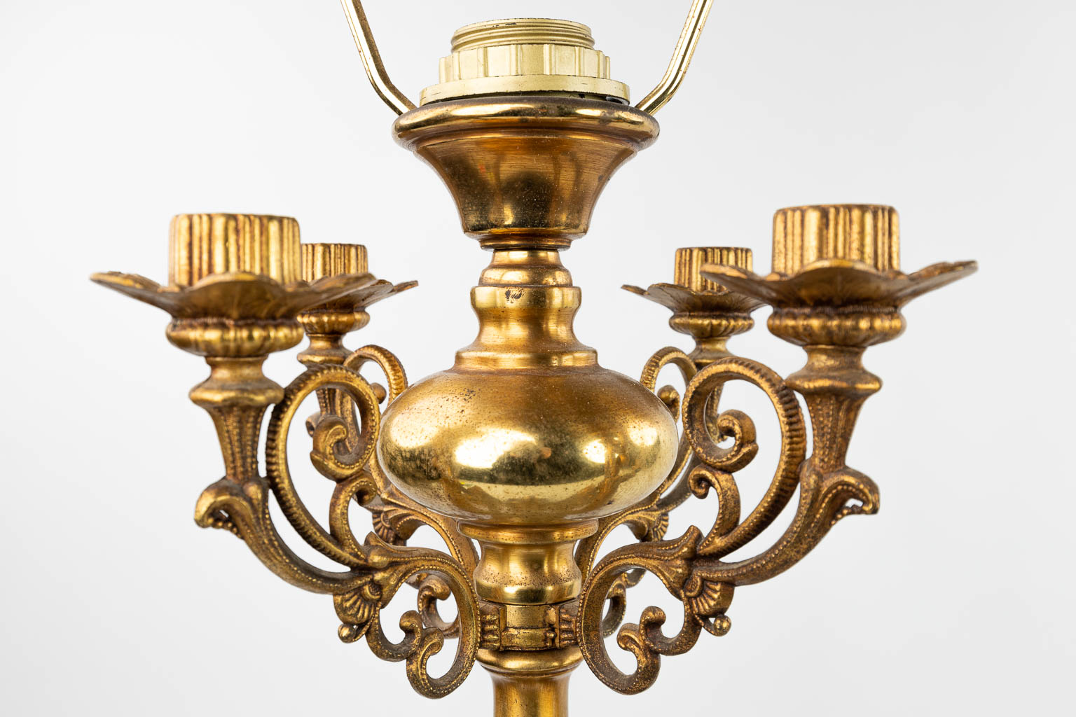 A collection of 3 lamps in Hollywood Regency style and made by Deknudt. (H:92cm) - Image 11 of 11