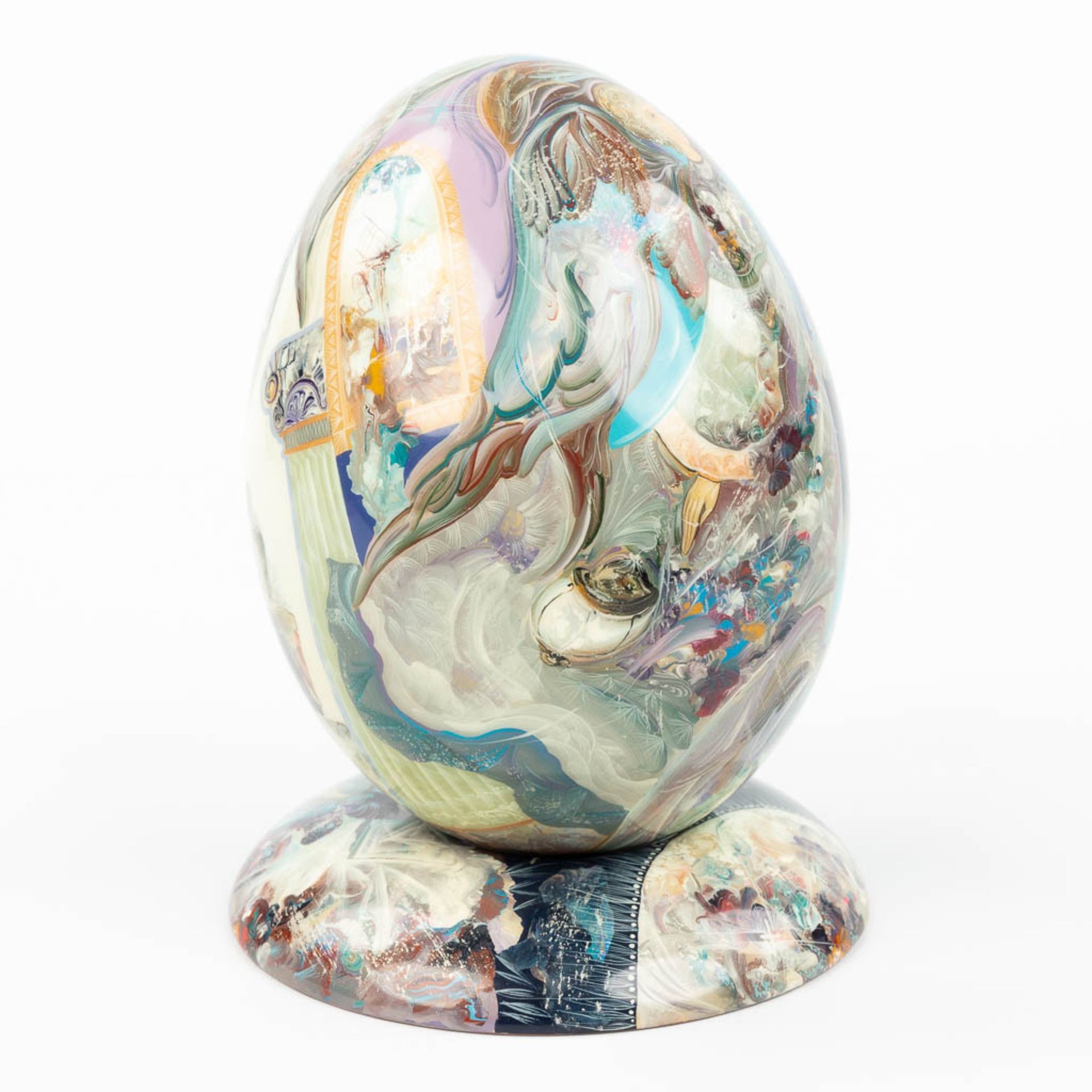 A hand-painted egg on a stand and made of Wood. Marked Stiva Goriachij, made in Russia. (H:17cm) - Image 3 of 15